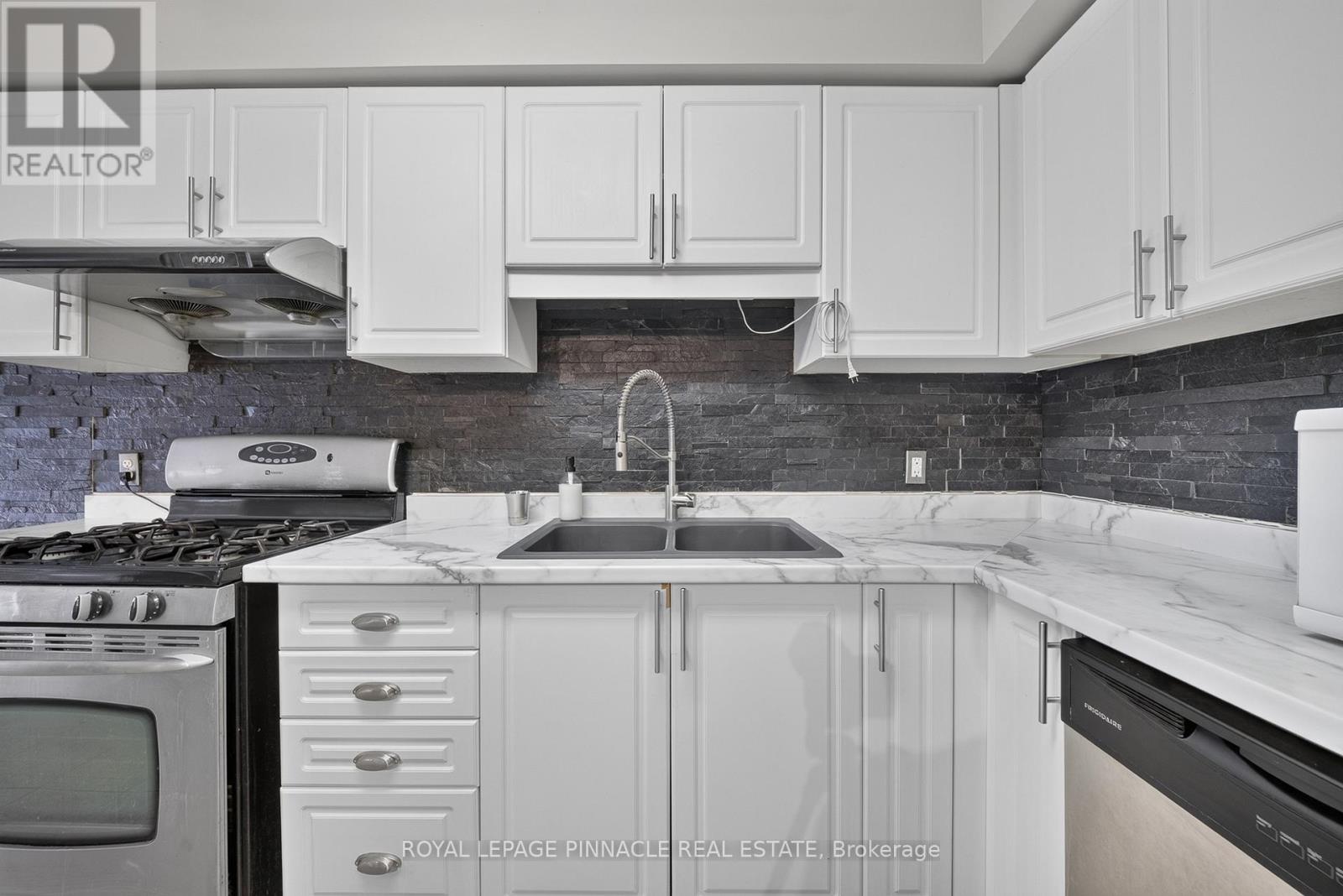 163 Livingston Avenue N, Grimsby, Ontario L3M 5S8 - Photo 12 - X13516086