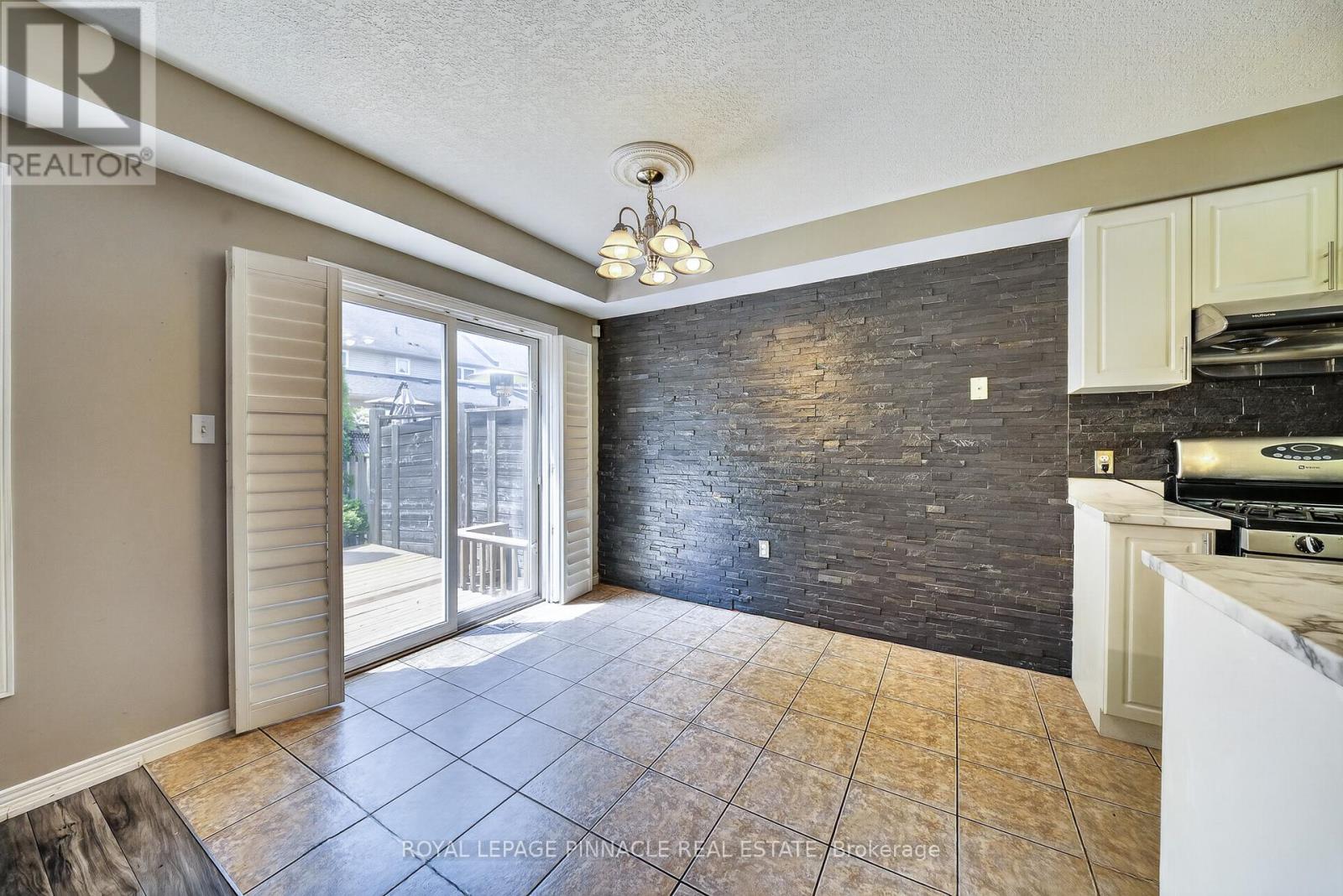 163 Livingston Avenue N, Grimsby, Ontario L3M 5S8 - Photo 14 - X13516086