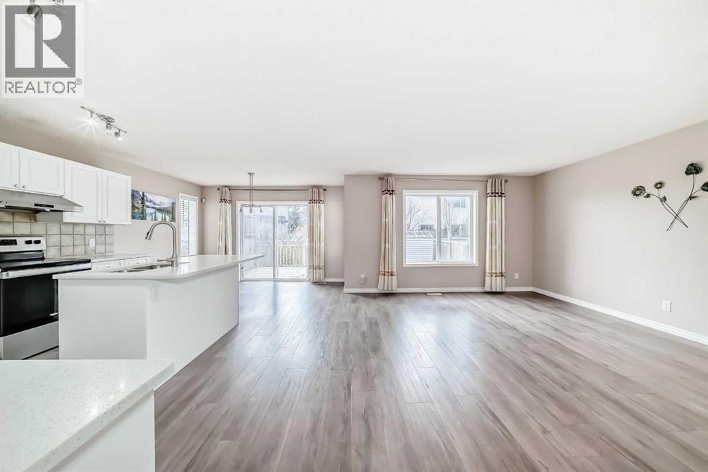 9 Somerside Crescent SW, Calgary, Alberta  T2Y 4G8 - Photo 2 - A2321644