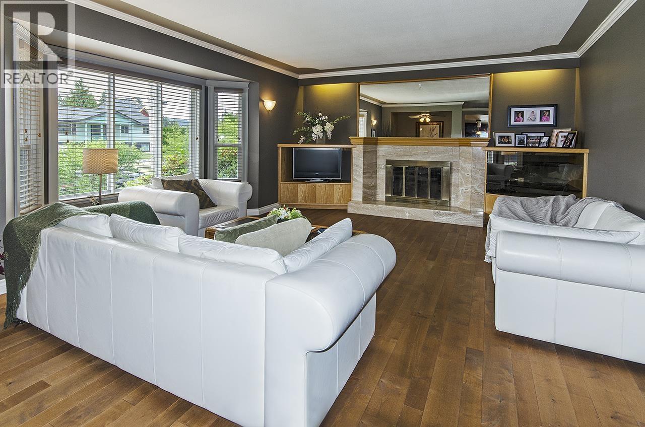 667 Colinet Street, Coquitlam, British Columbia  V3J 4X3 - Photo 2 - R3140933