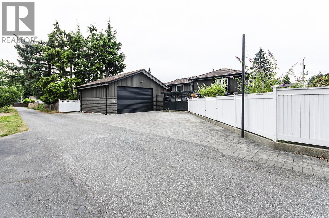 667 Colinet Street, Coquitlam, British Columbia  V3J 4X3 - Photo 39 - R3140933