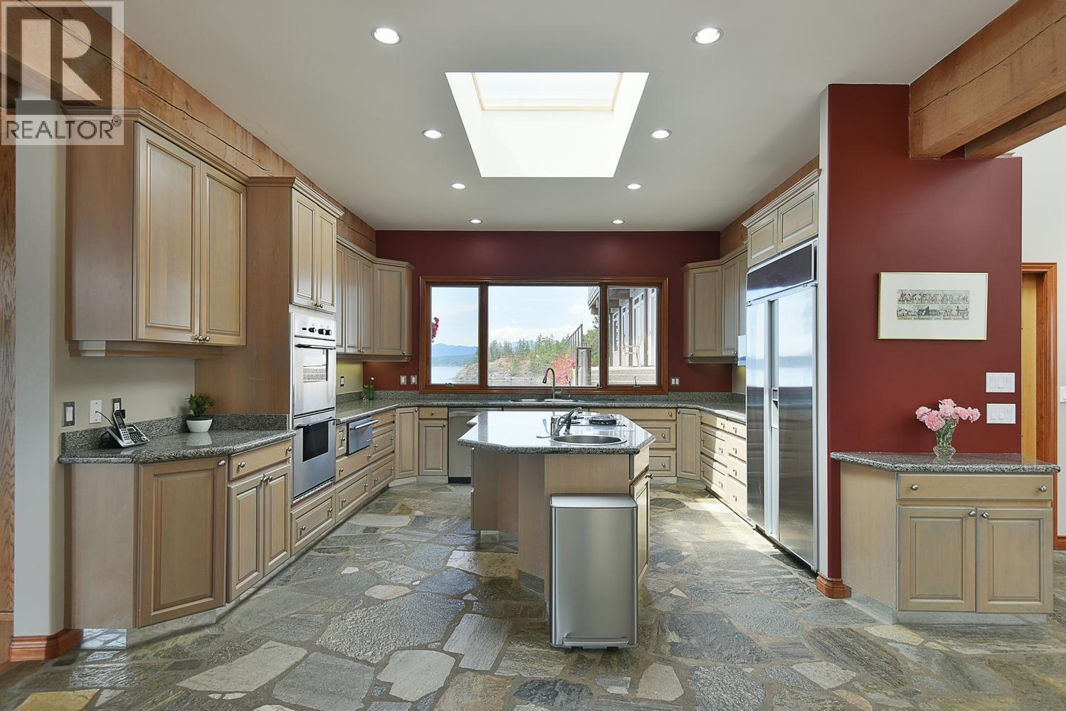 11579 Sunshine Coast Highway, Halfmoon Bay, British Columbia  V7Z 1C1 - Photo 12 - R3142148