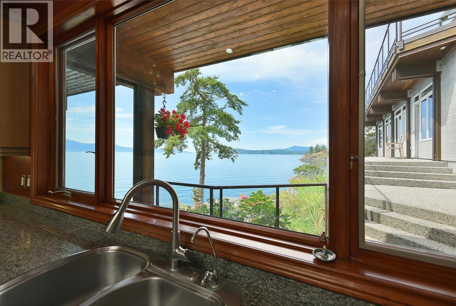 11579 Sunshine Coast Highway, Halfmoon Bay, British Columbia  V7Z 1C1 - Photo 13 - R3142148