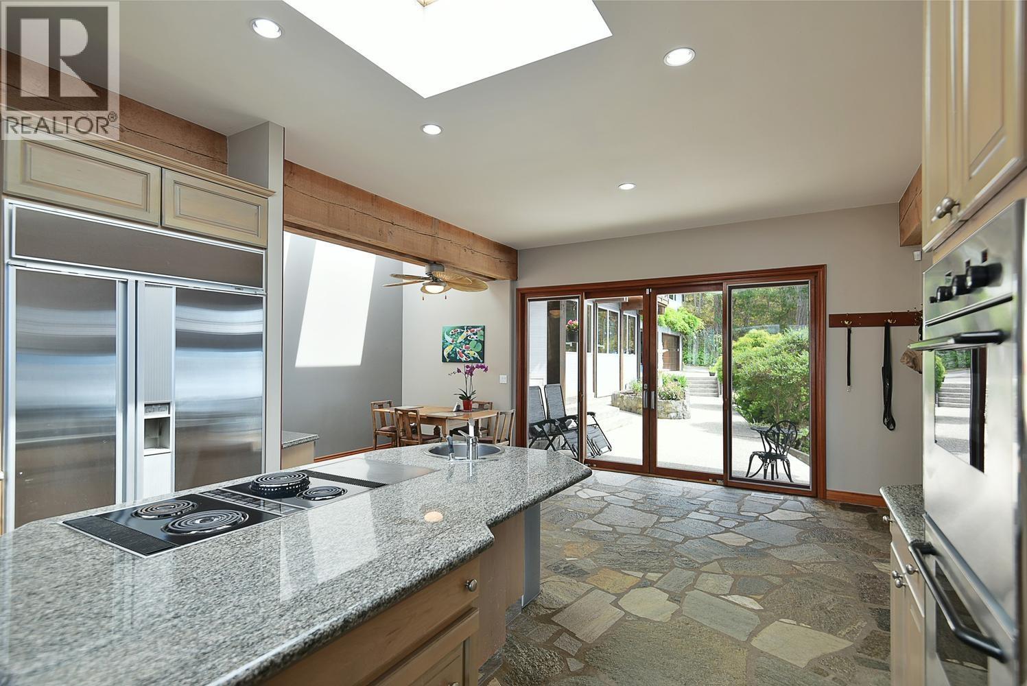 11579 Sunshine Coast Highway, Halfmoon Bay, British Columbia  V7Z 1C1 - Photo 14 - R3142148