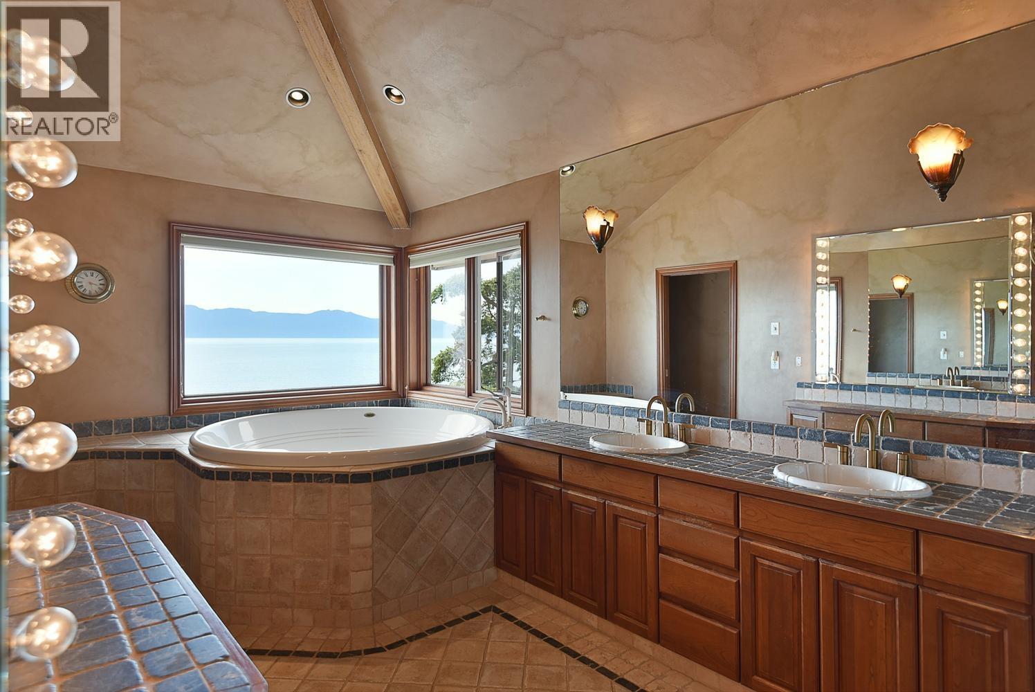 11579 Sunshine Coast Highway, Halfmoon Bay, British Columbia  V7Z 1C1 - Photo 30 - R3142148