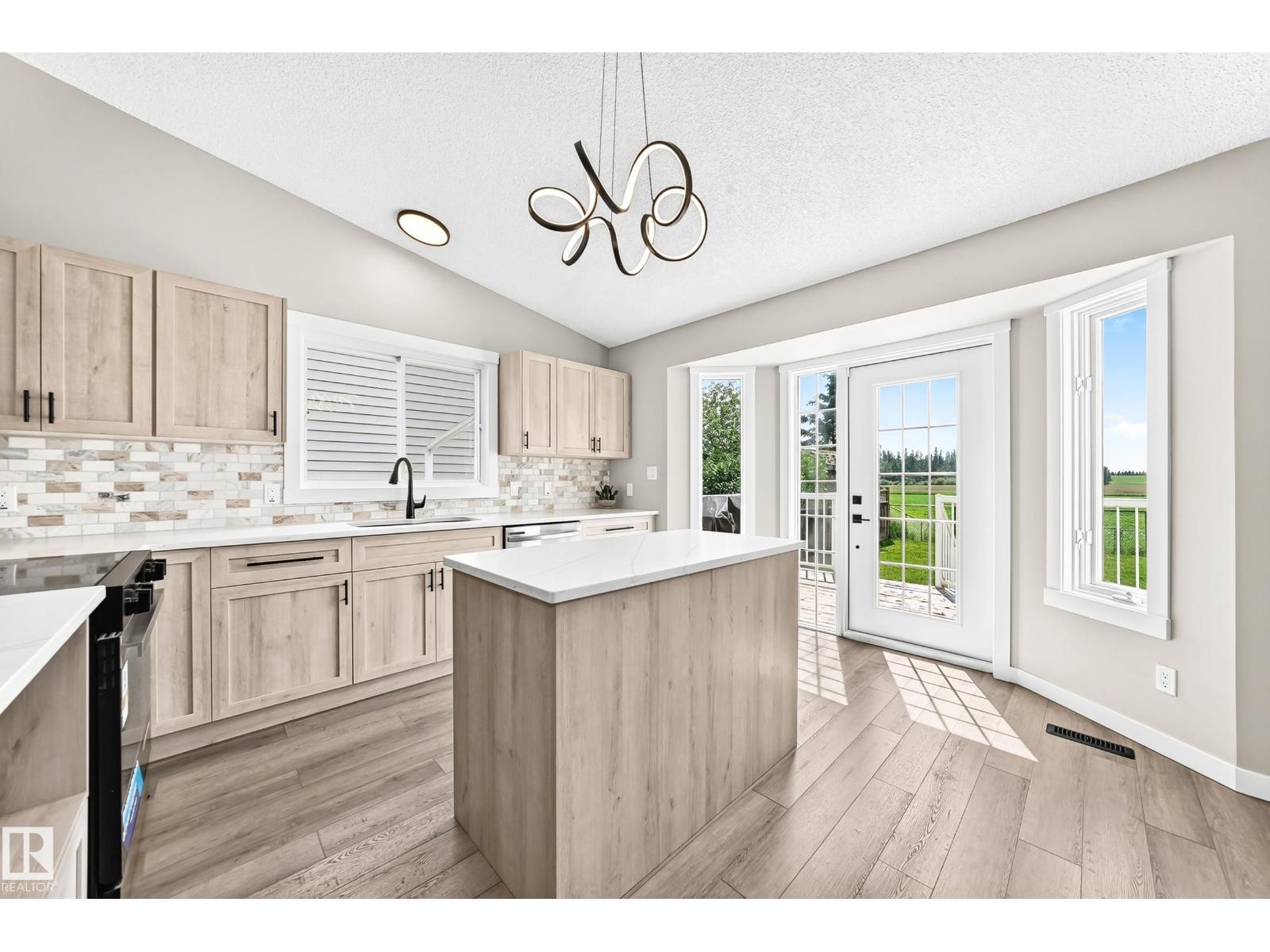 37 Glenwood Cr, Stony Plain, Alberta  T7X 1A3 - Photo 5 - E4496799
