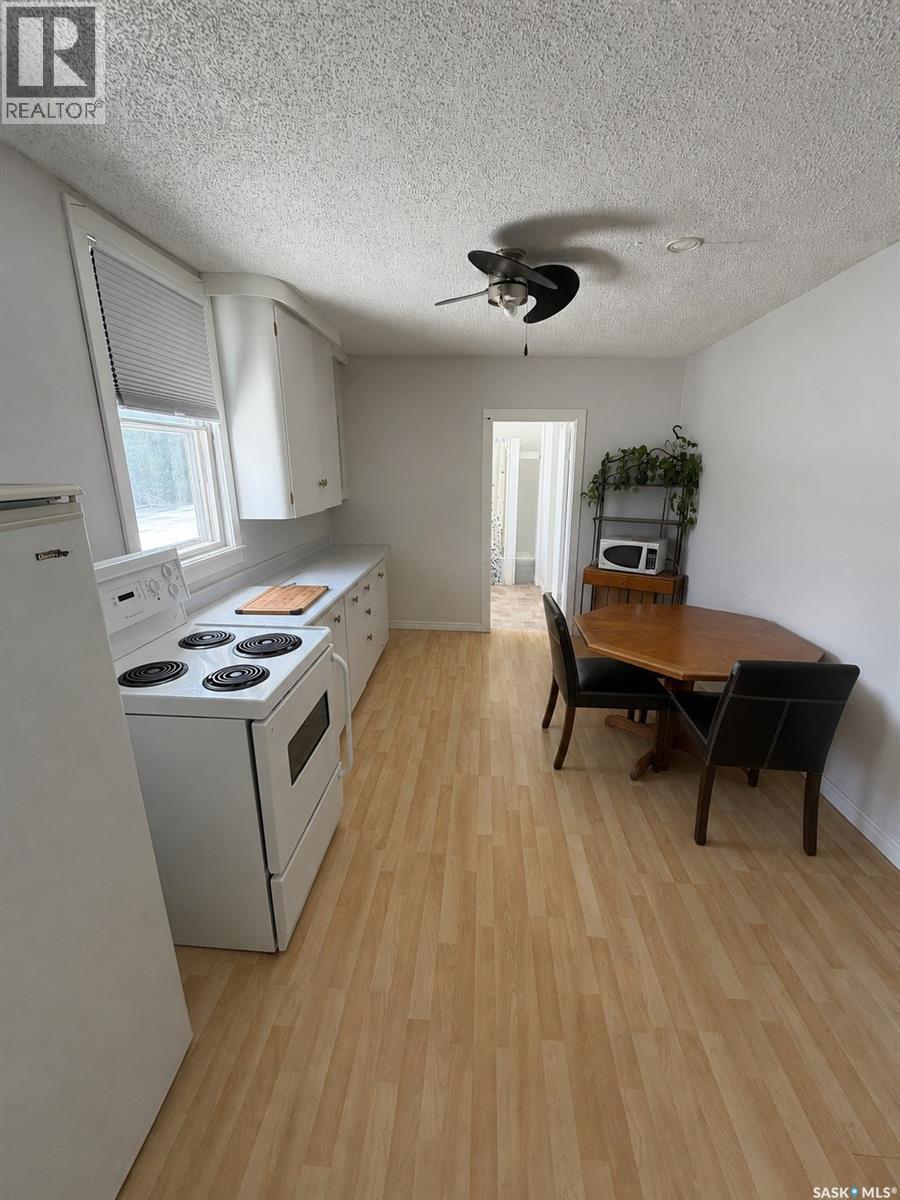 2364 Proton Avenue, Gull Lake, Saskatchewan  S0N 1A0 - Photo 2 - SK041323