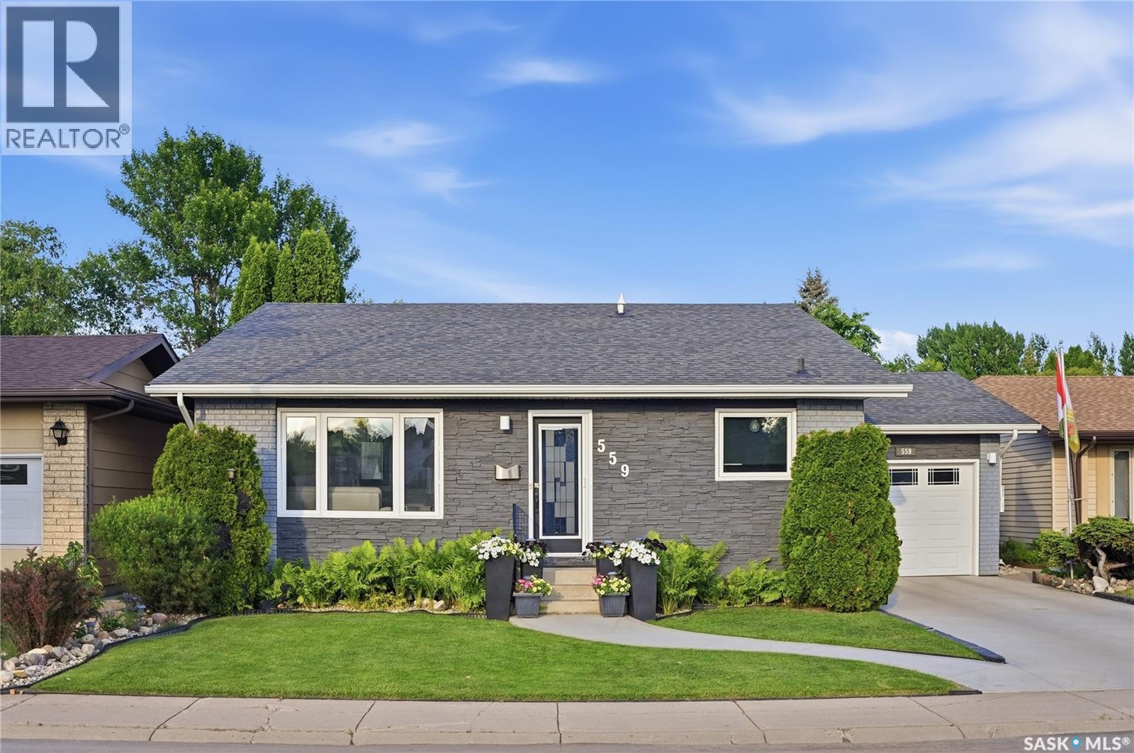 559 Delaronde Road, Saskatoon, Saskatchewan  S7J 4A7 - Photo 1 - SK041171