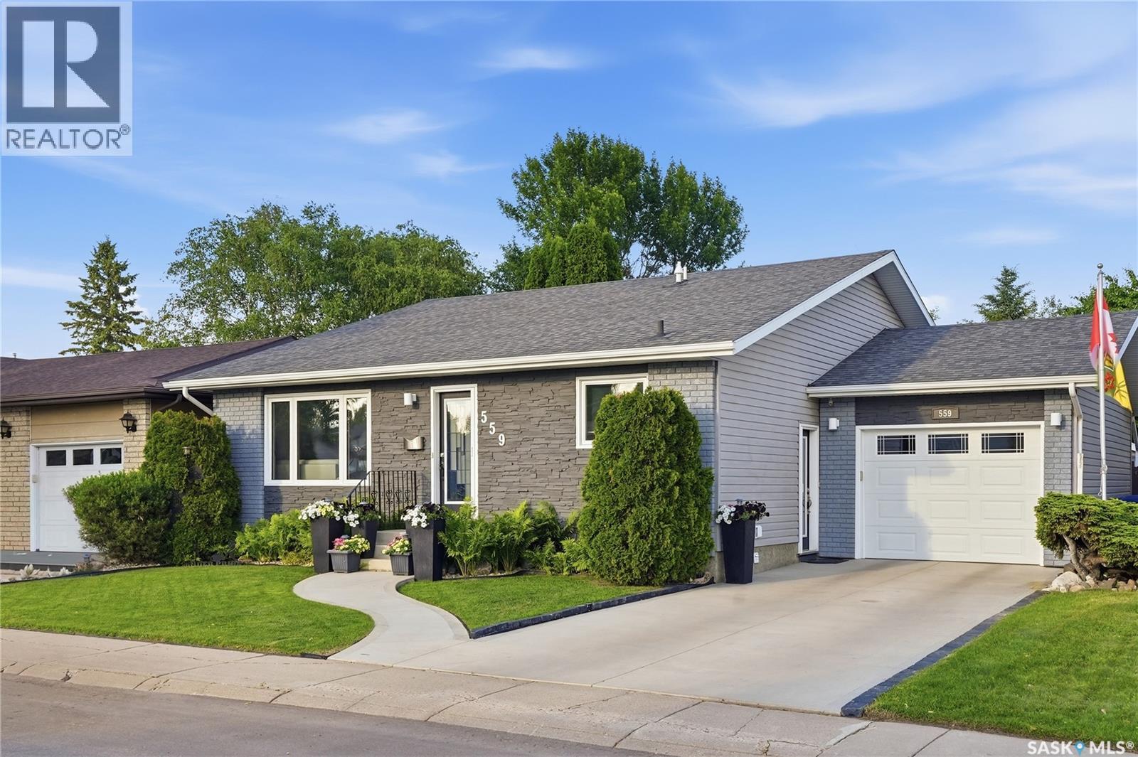 559 Delaronde Road, Saskatoon, Saskatchewan  S7J 4A7 - Photo 2 - SK041171