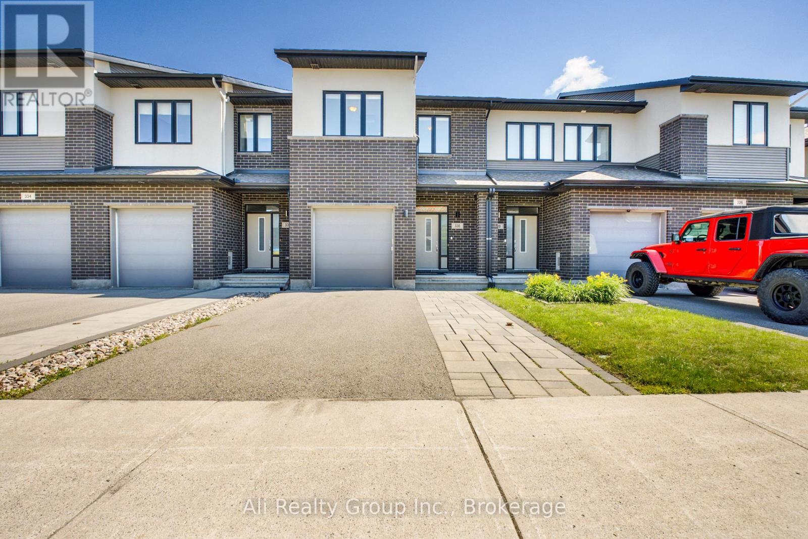 330 NONIUS STREET, Ottawa, Ontario