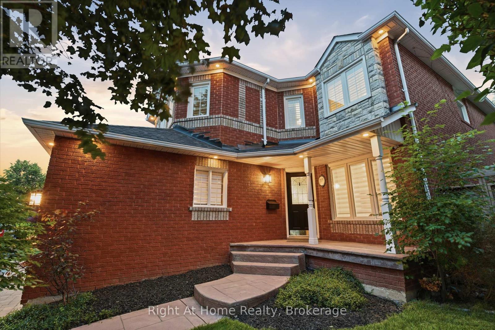 57 Lauchlin Crescent, Halton Hills, Ontario  L7G 5R5 - Photo 2 - W13516334