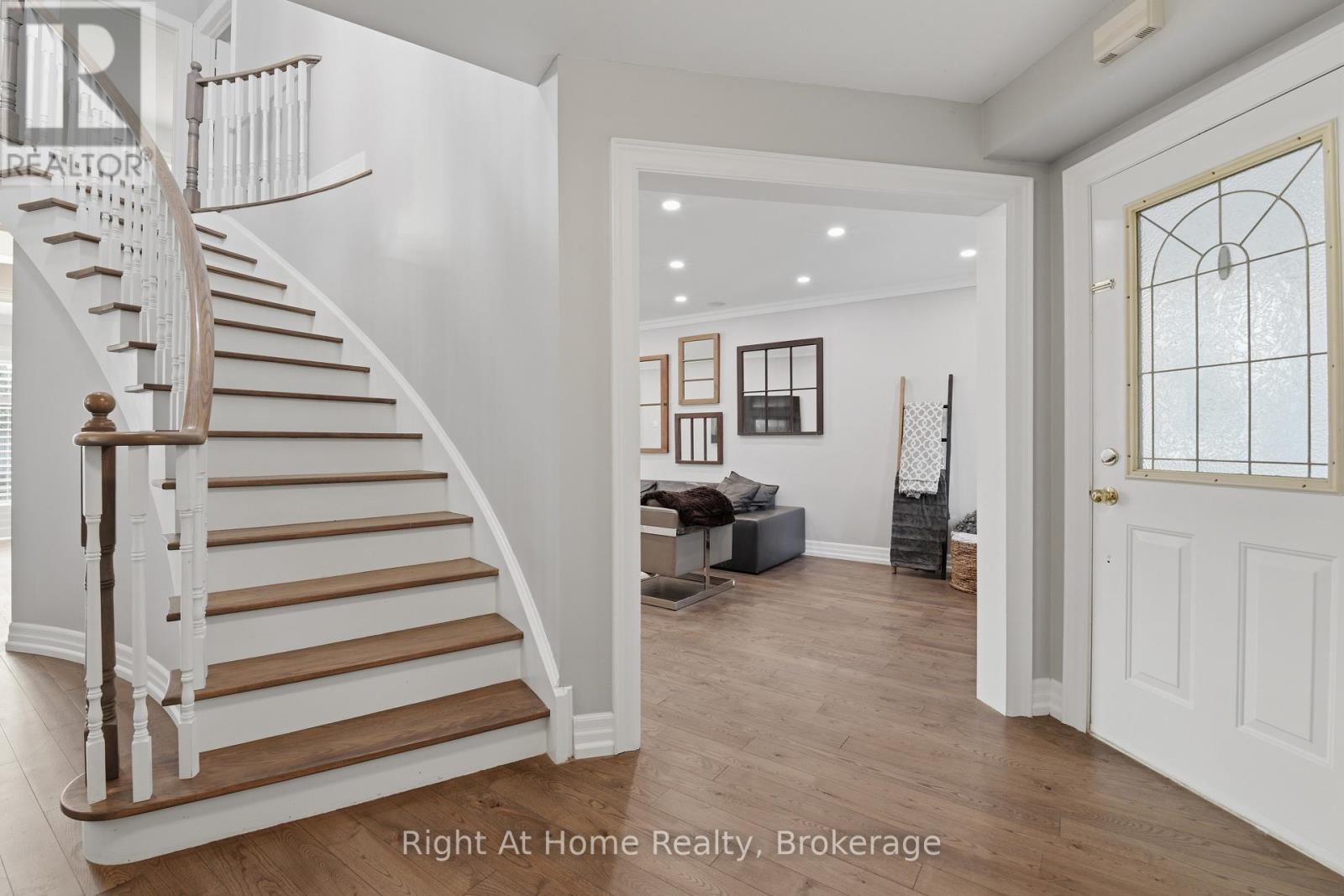 57 Lauchlin Crescent, Halton Hills, Ontario  L7G 5R5 - Photo 4 - W13516334