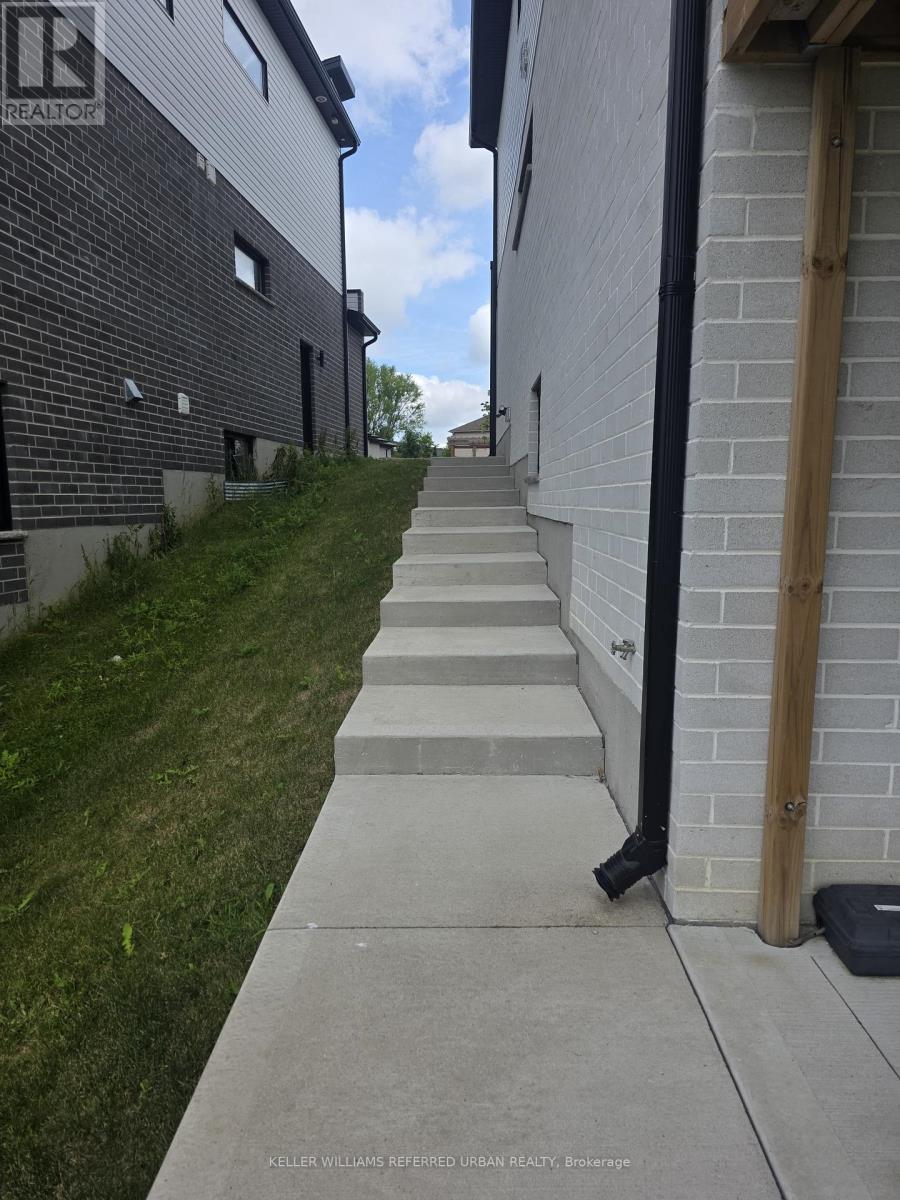 Lower Unit - 2214 Tokala Trail, London North, Ontario N6G 0V8 - Photo 15 - X13516254