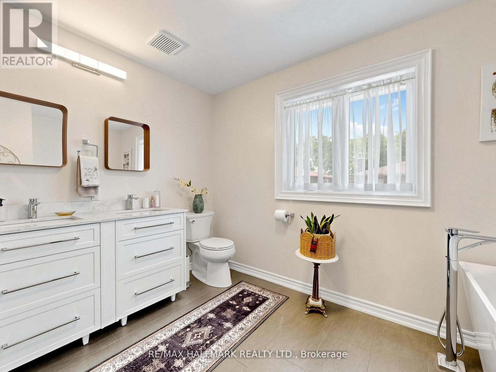98 Arrowhead Drive, Vaughan, Ontario  L4L 4A5 - Photo 30 - N13516302