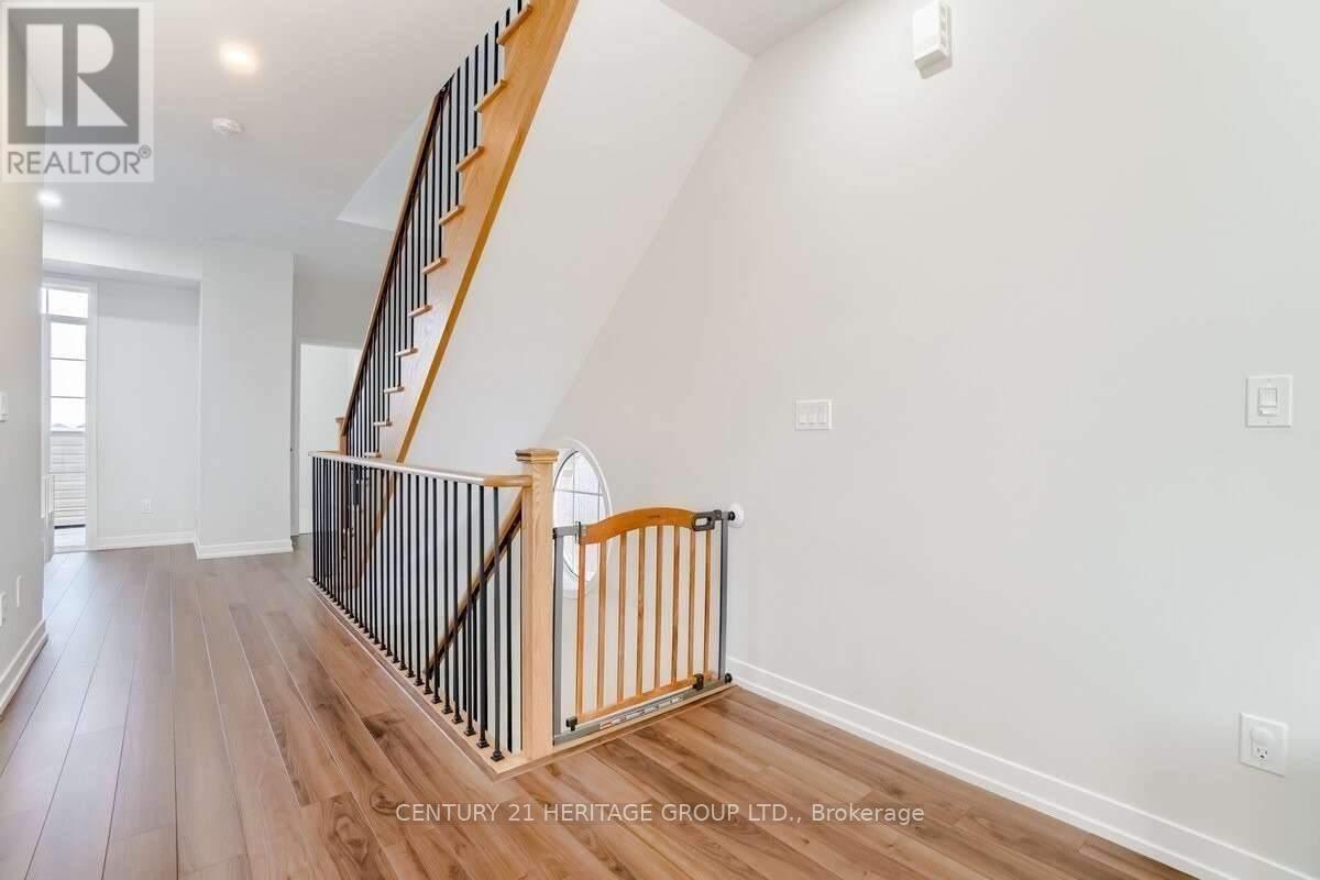 239 Harding Park, Newmarket, Ontario  L3Y 0E1 - Photo 2 - N13516360