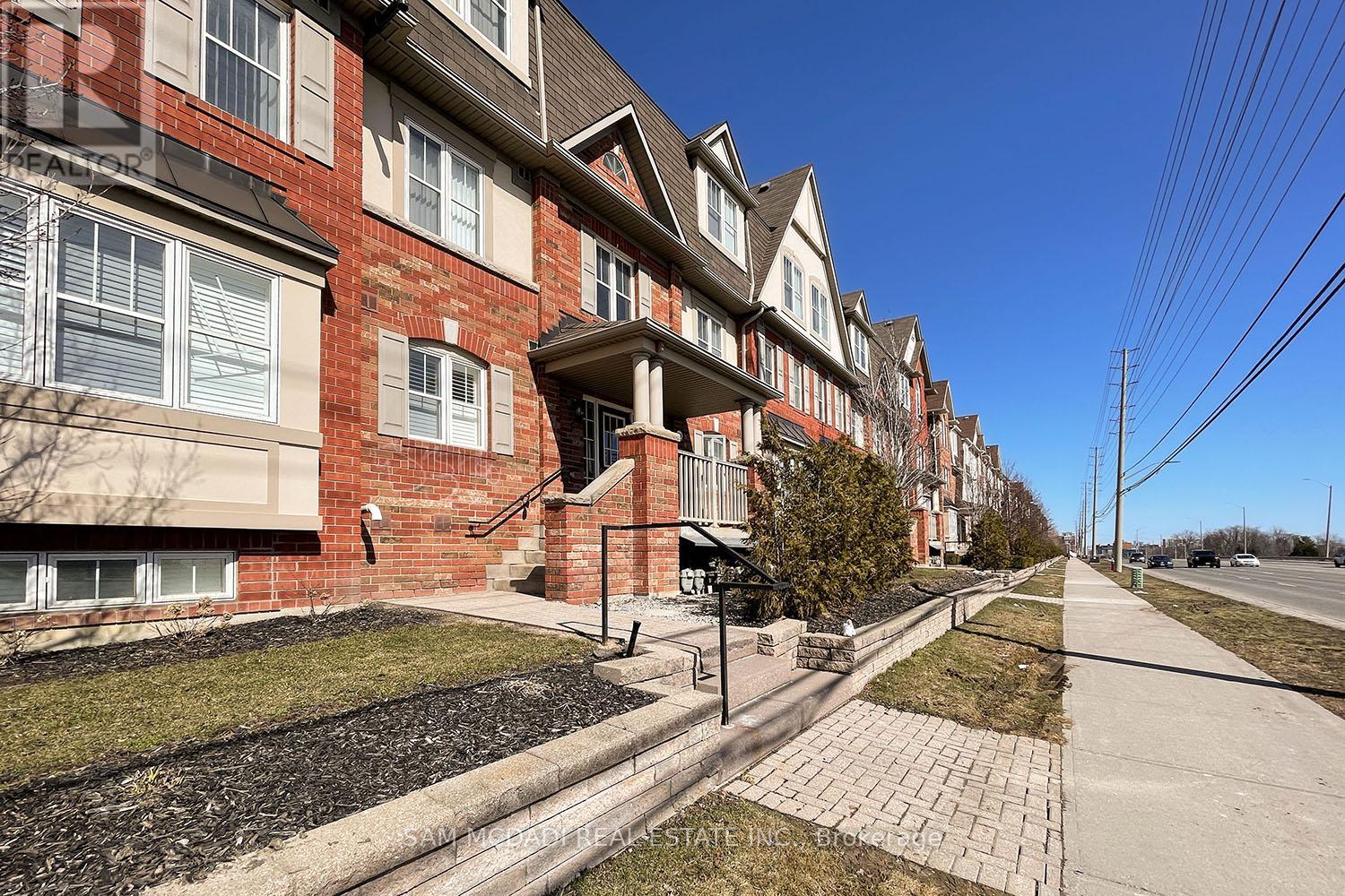 2 - 639 Dundas Street W, Mississauga, Ontario  L5B 0B5 - Photo 1 - W13516284