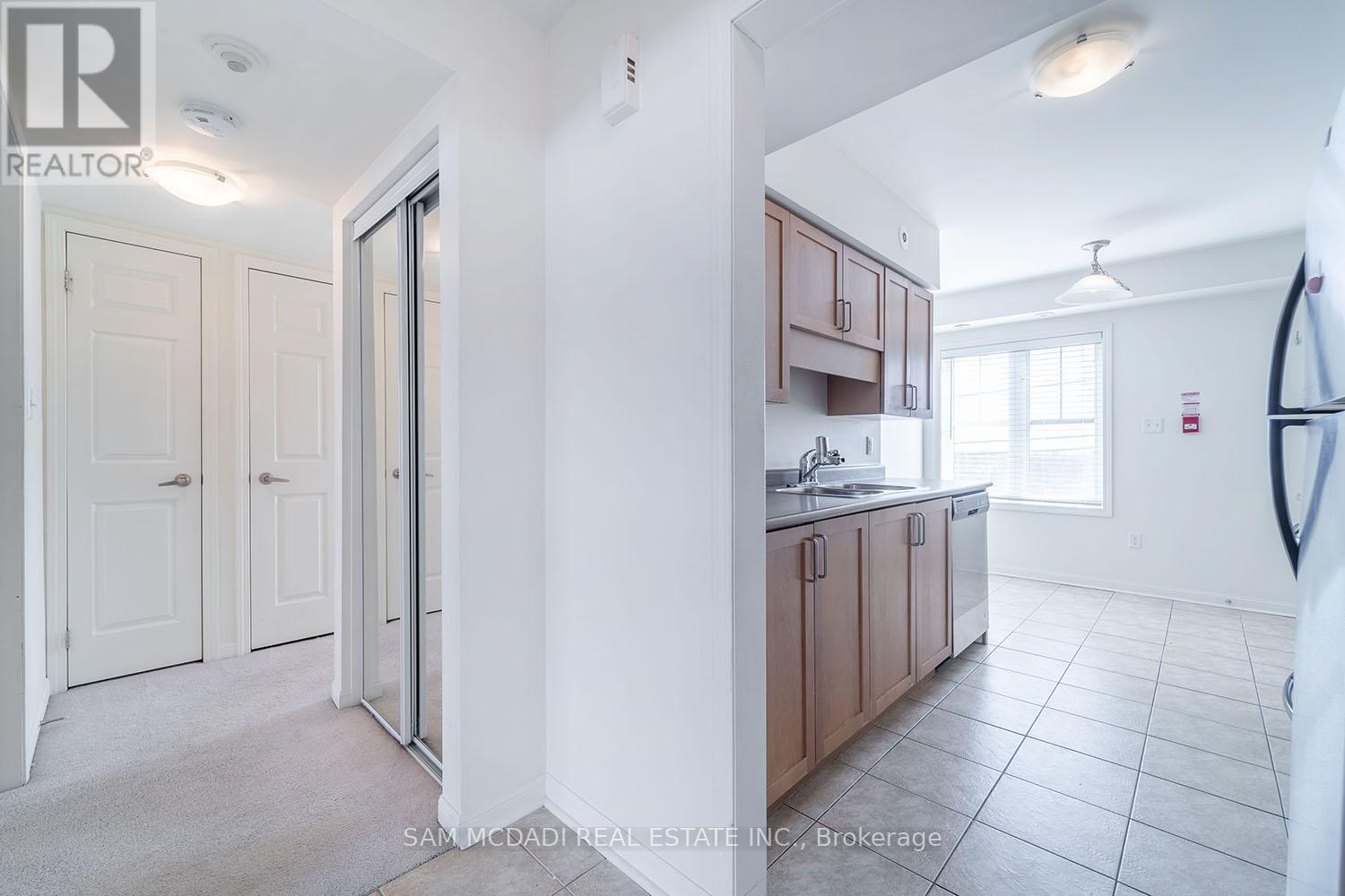2 - 639 Dundas Street W, Mississauga, Ontario  L5B 0B5 - Photo 13 - W13516284