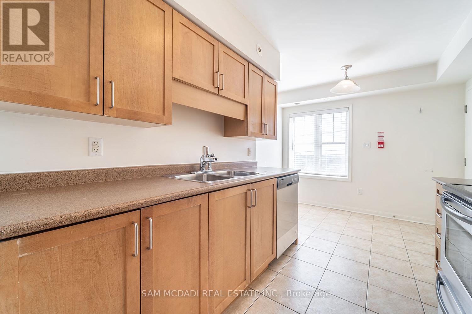 2 - 639 Dundas Street W, Mississauga, Ontario  L5B 0B5 - Photo 16 - W13516284