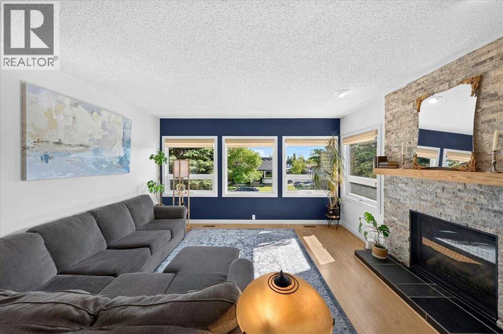 656 Ranchridge Court NW, Calgary, Alberta  T3G 1W9 - Photo 6 - A2324425