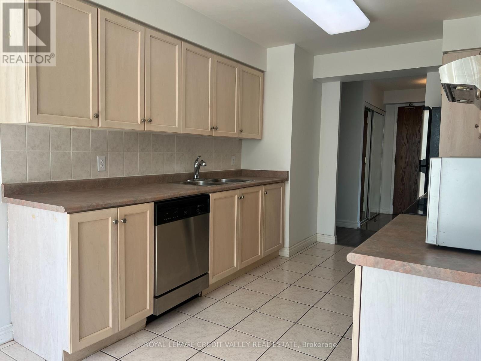 2205 - 156 Enfield Place, Mississauga, Ontario  L5B 4L8 - Photo 11 - W13513572