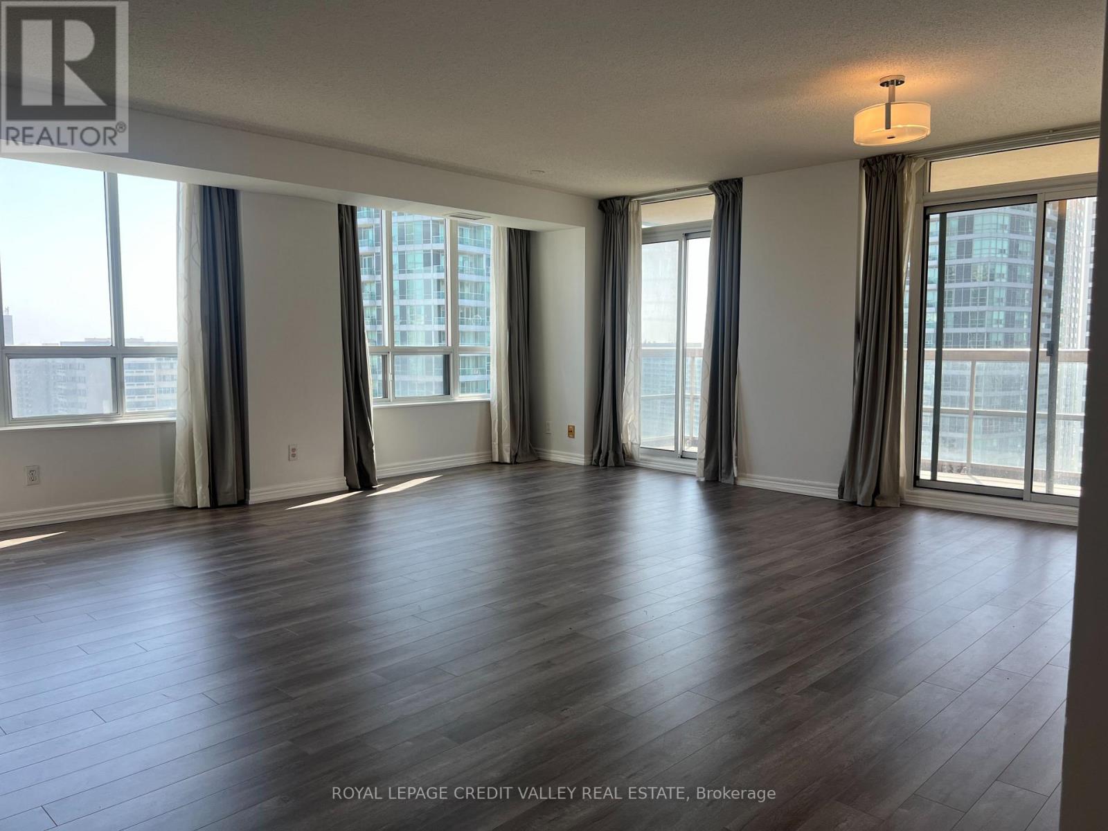 2205 - 156 Enfield Place, Mississauga, Ontario  L5B 4L8 - Photo 4 - W13513572