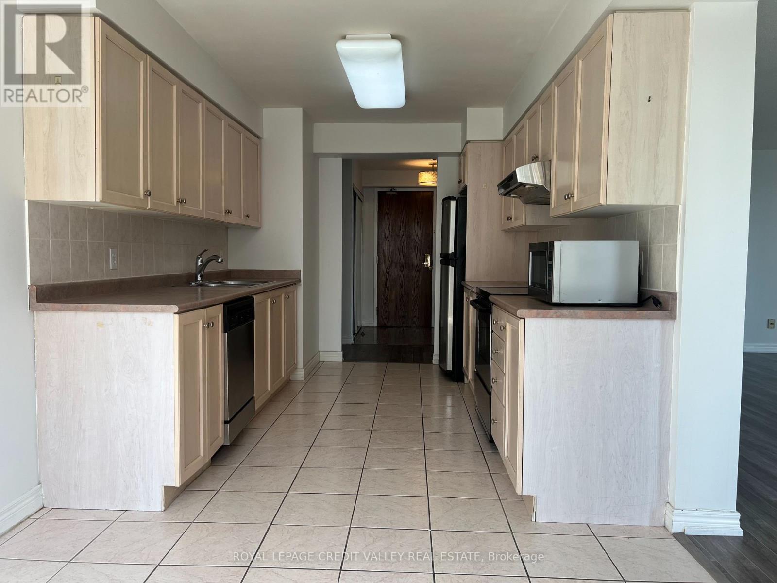 2205 - 156 Enfield Place, Mississauga, Ontario  L5B 4L8 - Photo 9 - W13513572