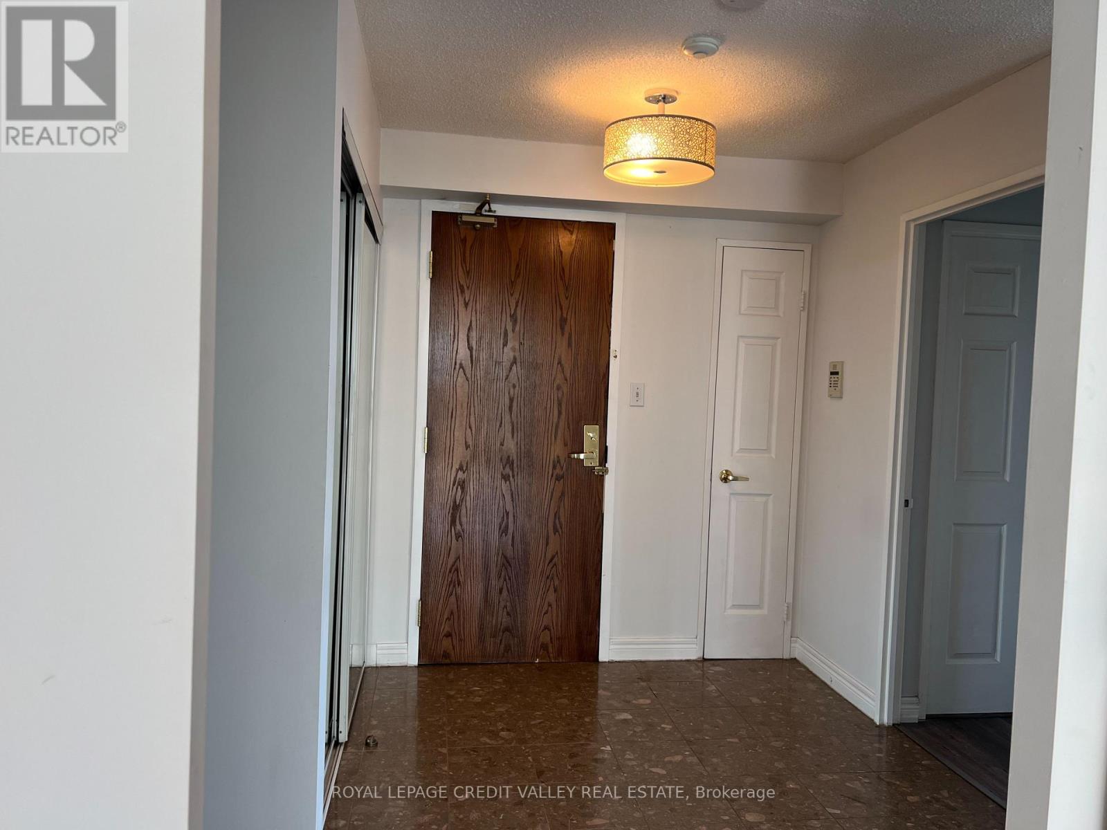 2205 - 156 Enfield Place, Mississauga, Ontario  L5B 4L8 - Photo 3 - W13513572