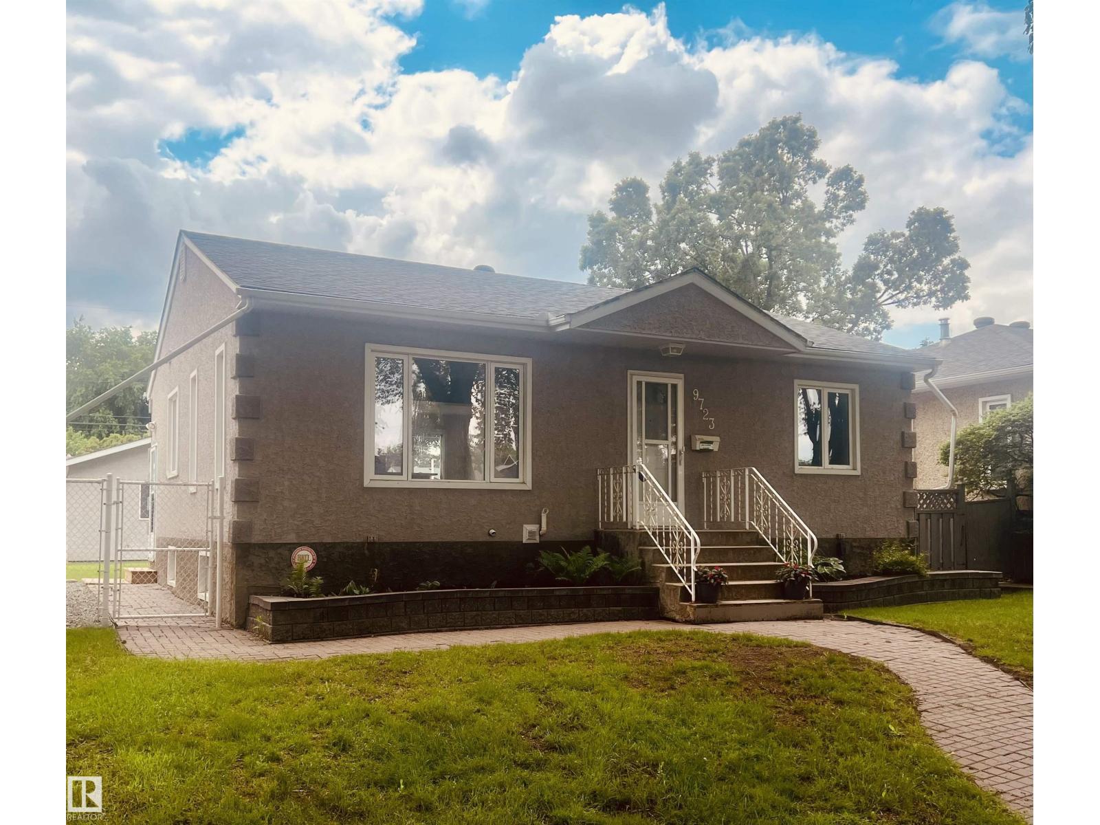 9723 65 Av Nw, Edmonton, Alberta  T6E 0M4 - Photo 1 - E4487125