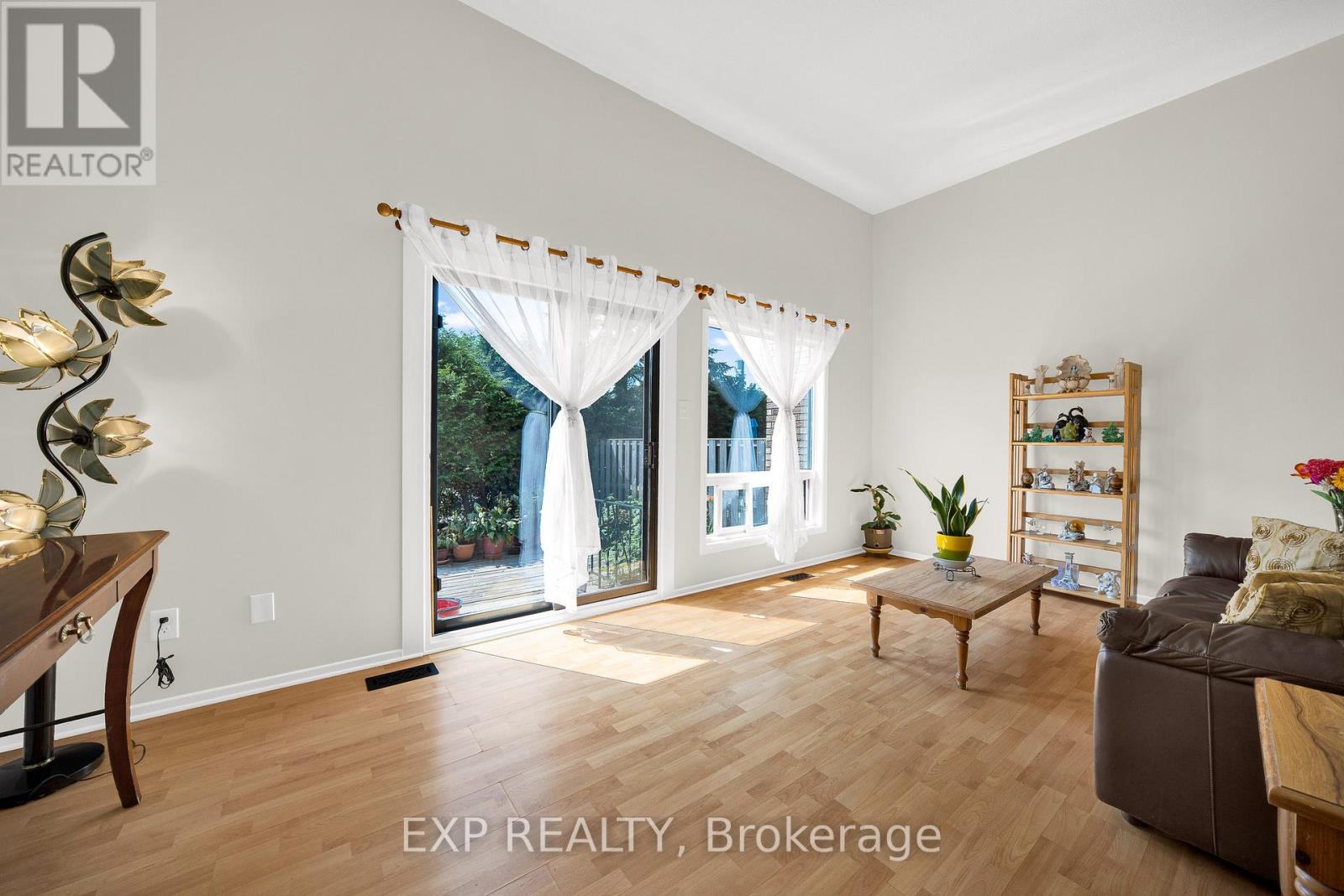 6 - 2 Bertona Street, Ottawa, Ontario  K2G 0W2 - Photo 5 - X13516412