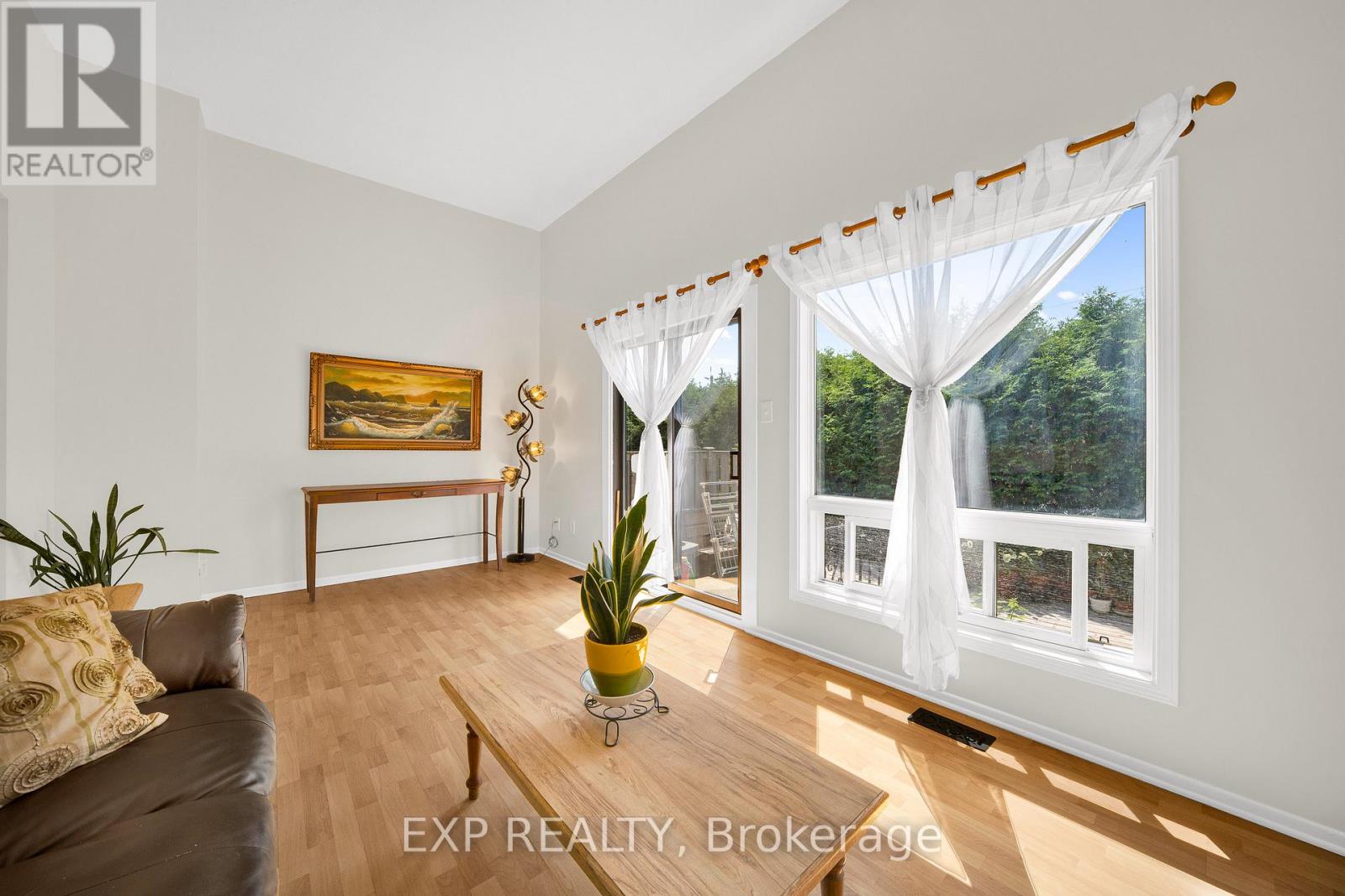 6 - 2 Bertona Street, Ottawa, Ontario  K2G 0W2 - Photo 7 - X13516412
