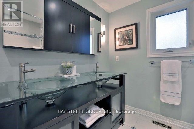 215 River Oaks Boulevard E, Oakville, Ontario  L6H 5N3 - Photo 10 - W13516424