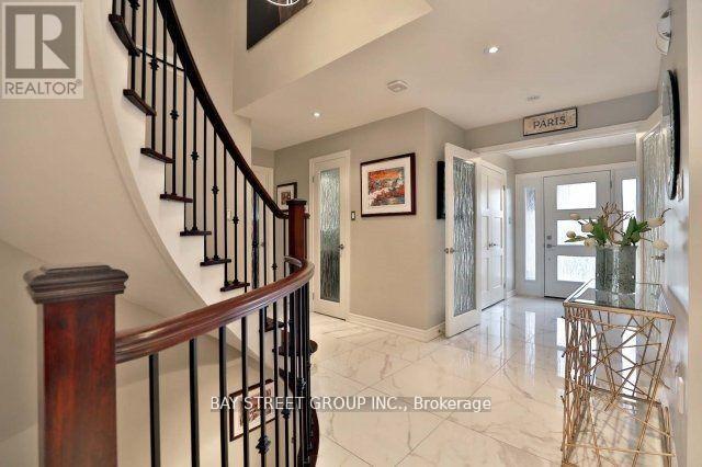 215 River Oaks Boulevard E, Oakville, Ontario  L6H 5N3 - Photo 2 - W13516424