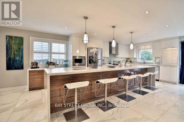 215 River Oaks Boulevard E, Oakville, Ontario  L6H 5N3 - Photo 3 - W13516424