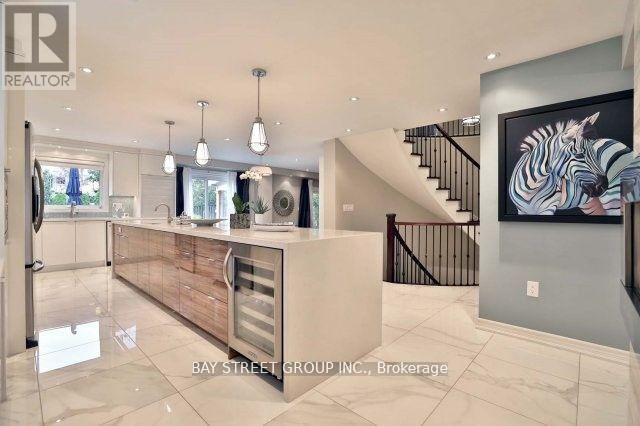 215 River Oaks Boulevard E, Oakville, Ontario  L6H 5N3 - Photo 5 - W13516424