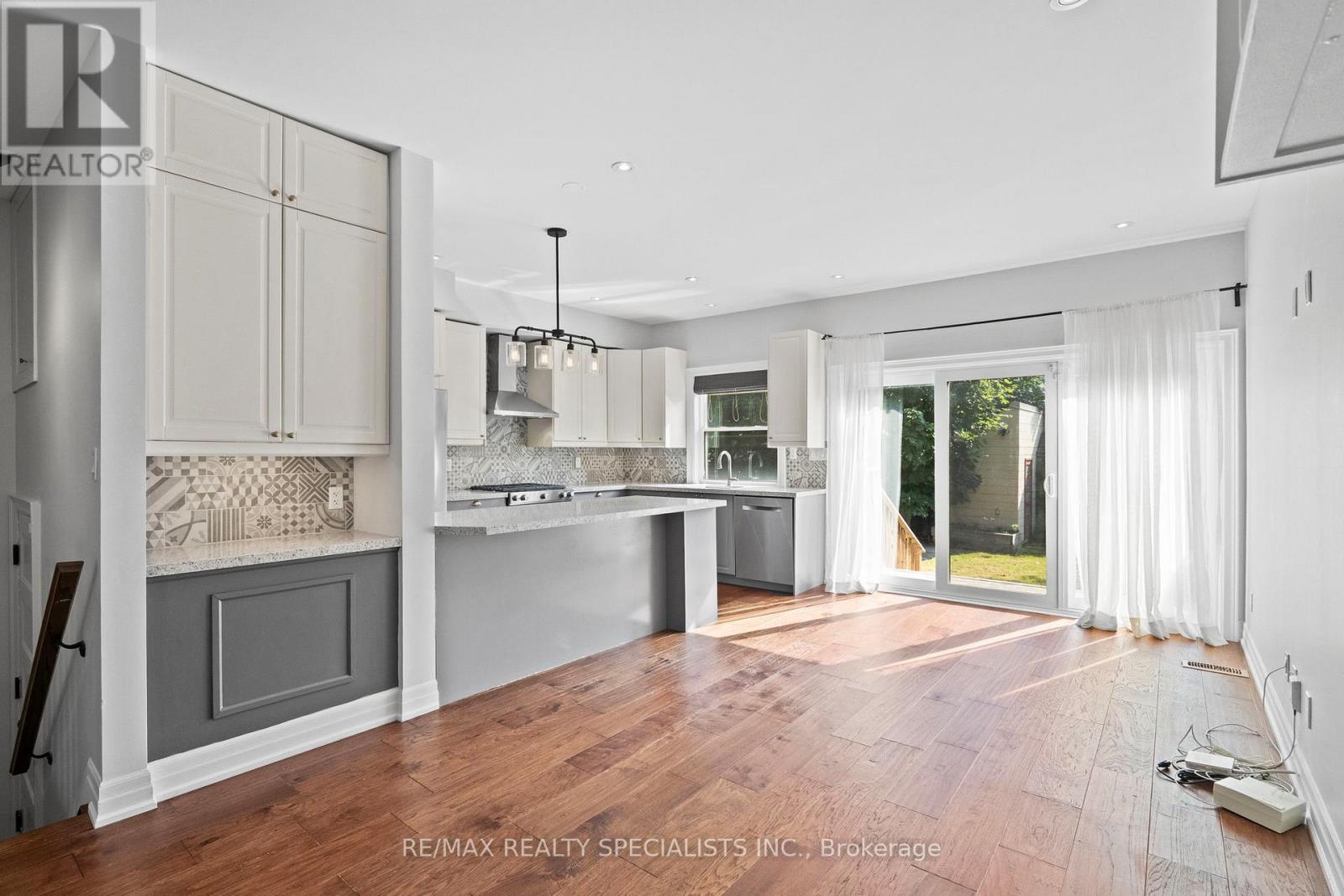 73 Eleventh Street, Toronto, Ontario M8V 3G4 - Photo 11 - W13516428