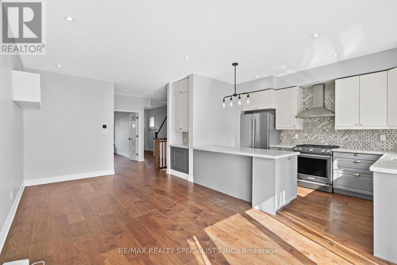 73 Eleventh Street, Toronto, Ontario M8V 3G4 - Photo 9 - W13516428