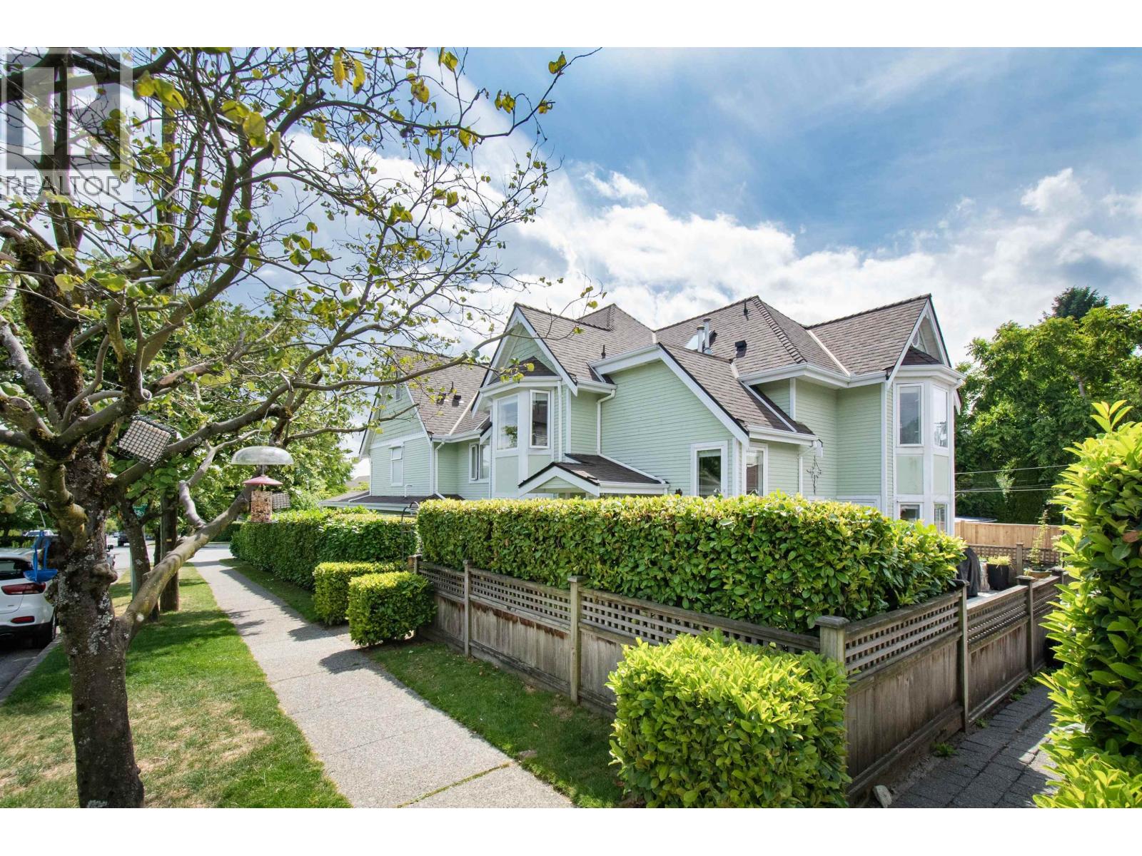 1015 St. Andrews Avenue, North Vancouver, British Columbia V7L 4S3 - Photo 2 - R3141059