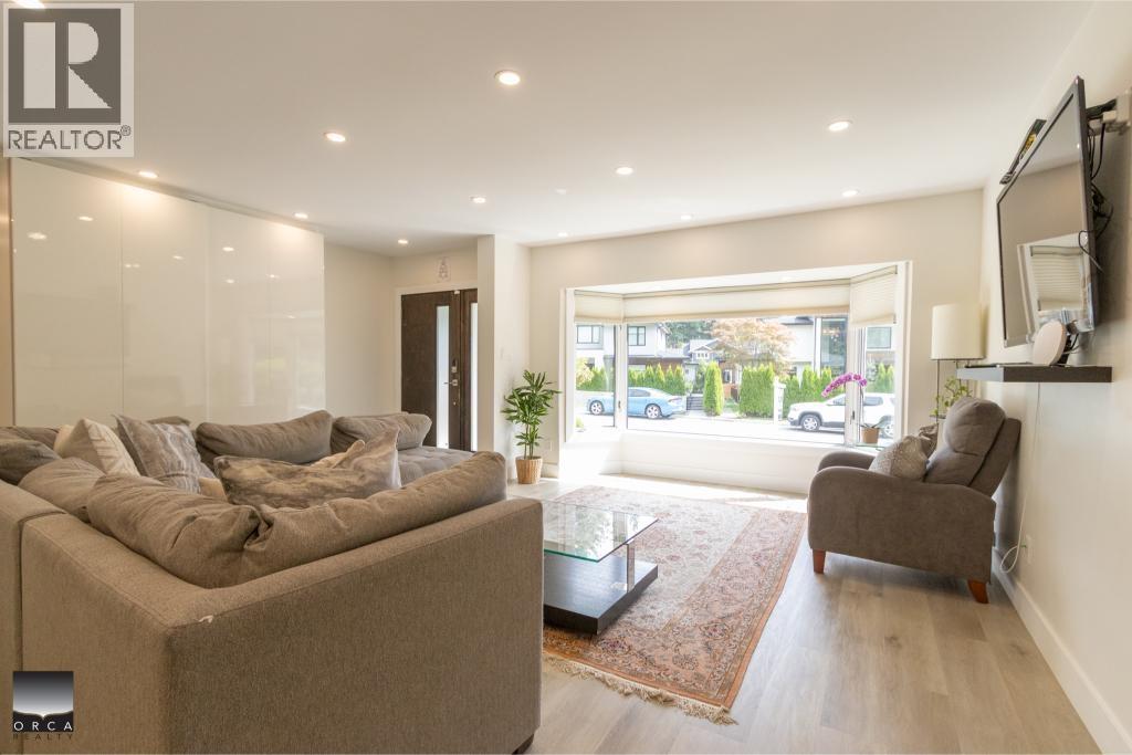 3581 Bluebonnet Road, North Vancouver, British Columbia  V7R 4C9 - Photo 3 - R3142252