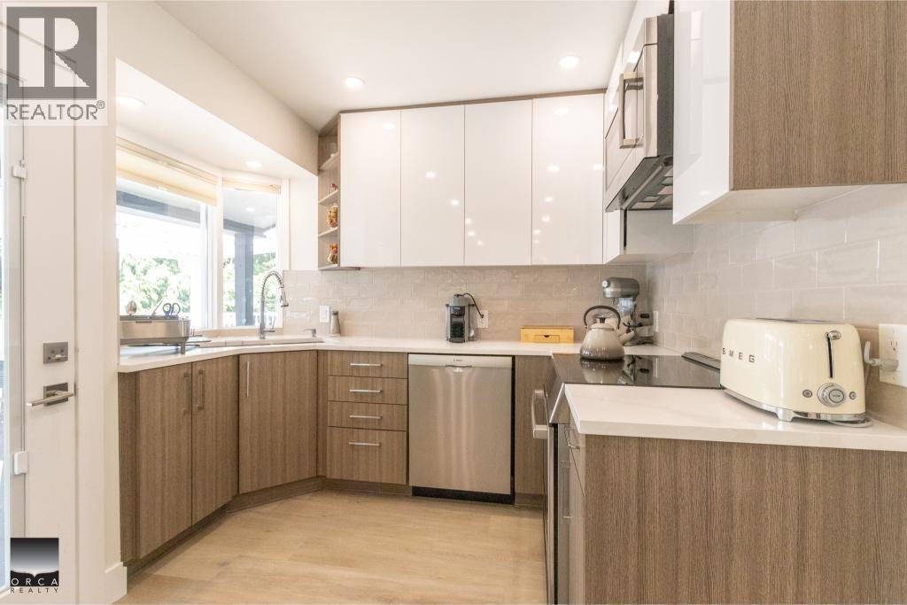 3581 Bluebonnet Road, North Vancouver, British Columbia  V7R 4C9 - Photo 4 - R3142252