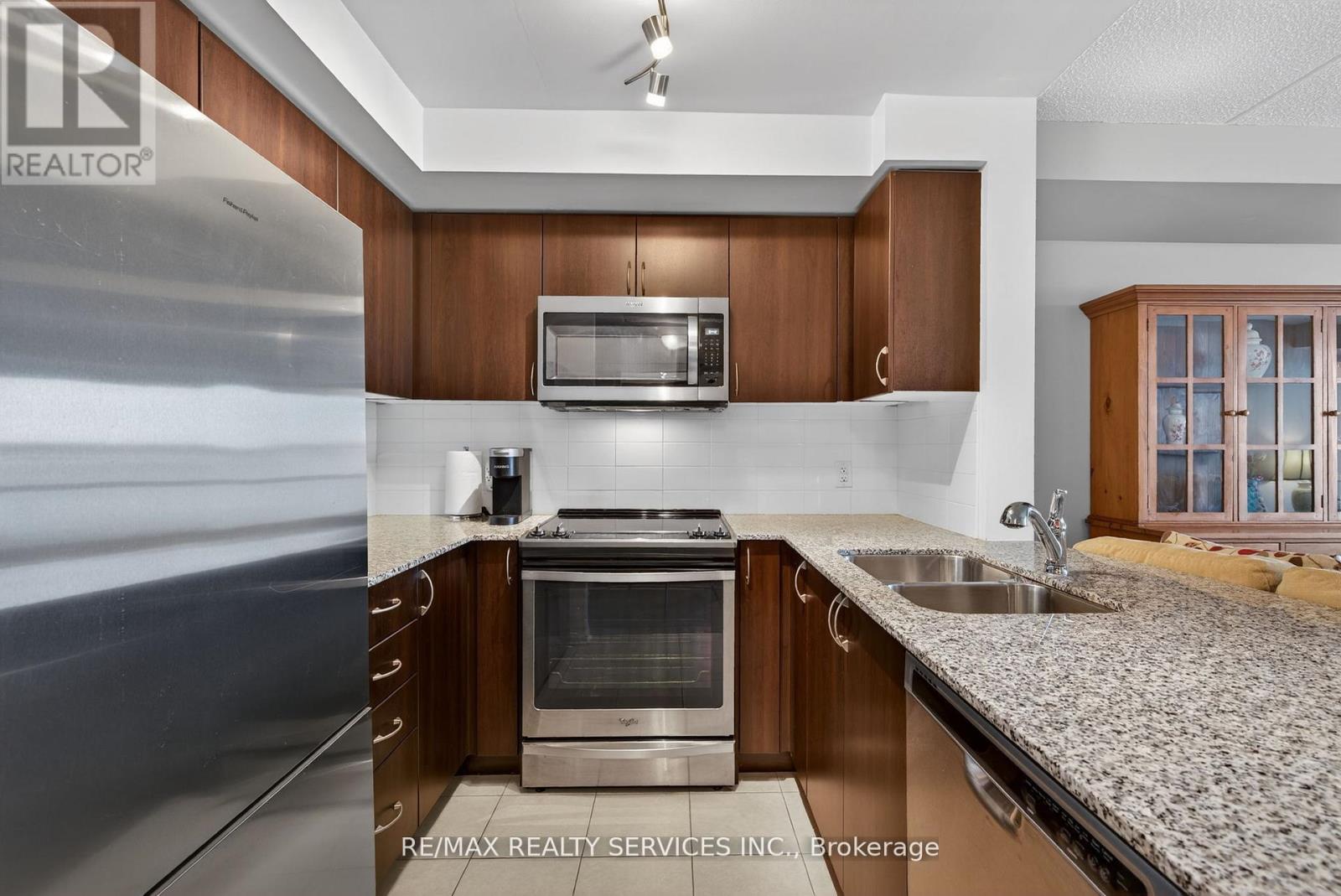 315 - 50 Via Rosedale Way, Brampton, Ontario  L6R 3Z7 - Photo 6 - W13516514