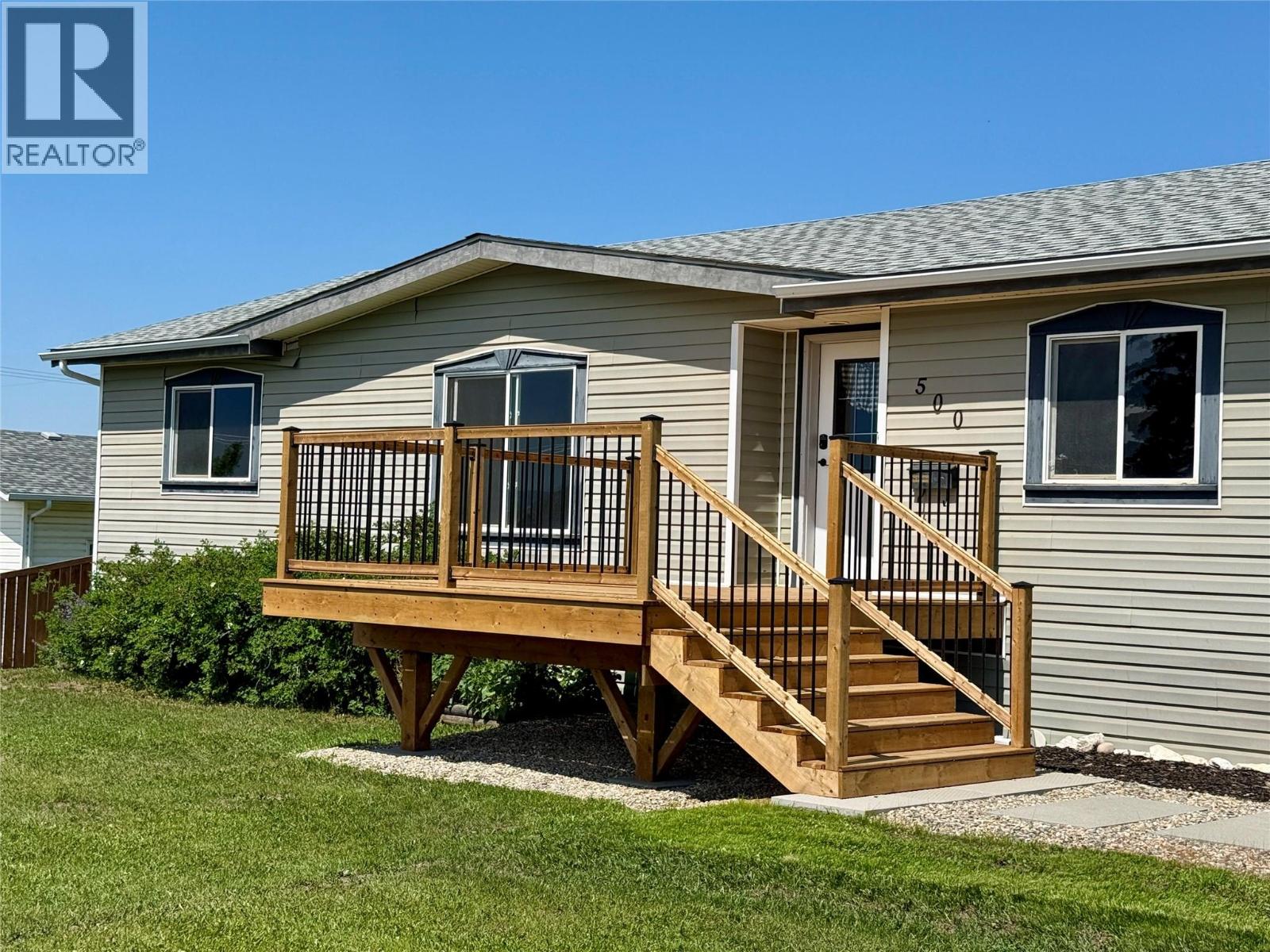 500 99 Avenue, Dawson Creek, British Columbia  V1G 1T3 - Photo 2 - 10393504