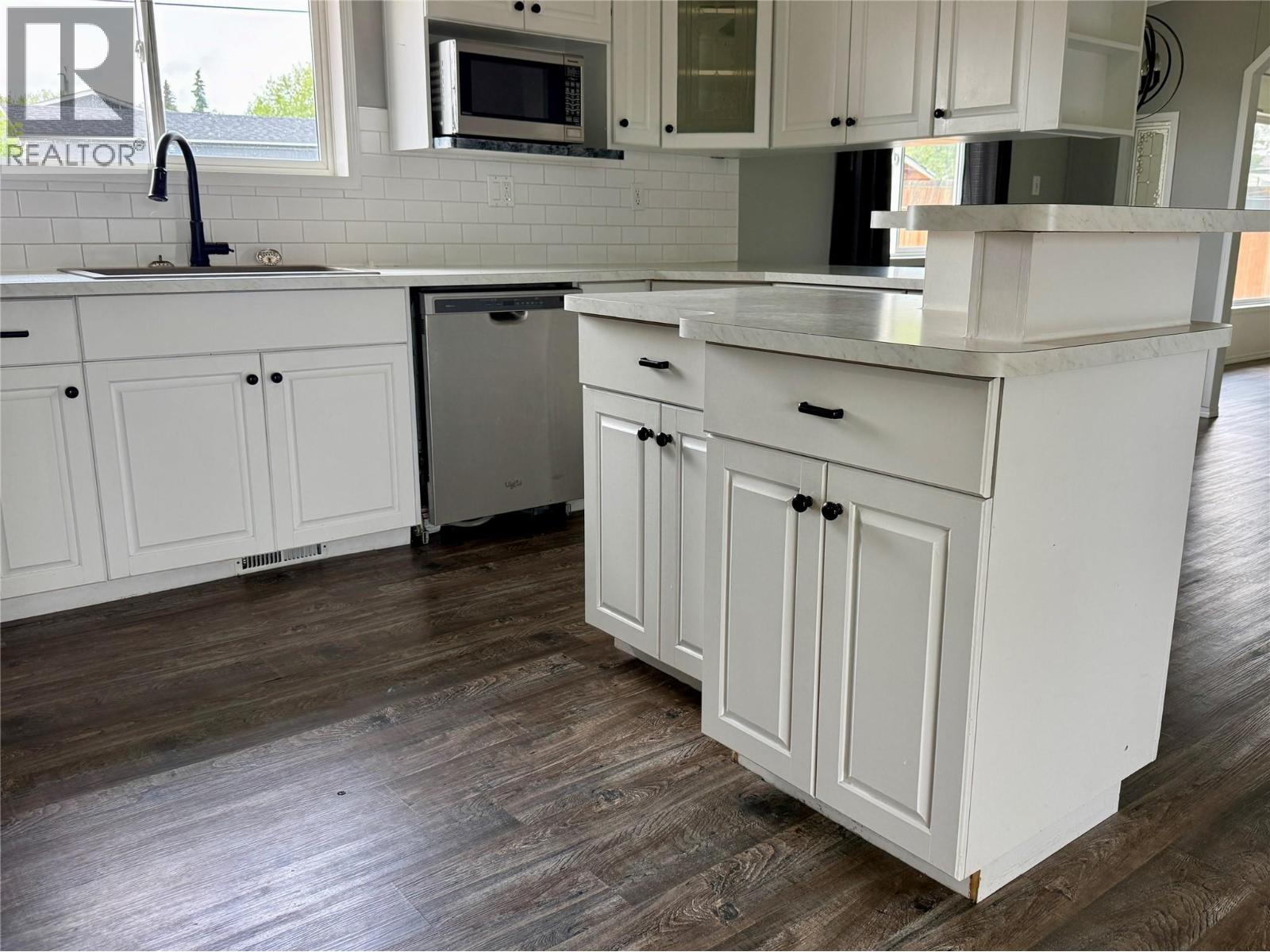 500 99 Avenue, Dawson Creek, British Columbia  V1G 1T3 - Photo 6 - 10393504