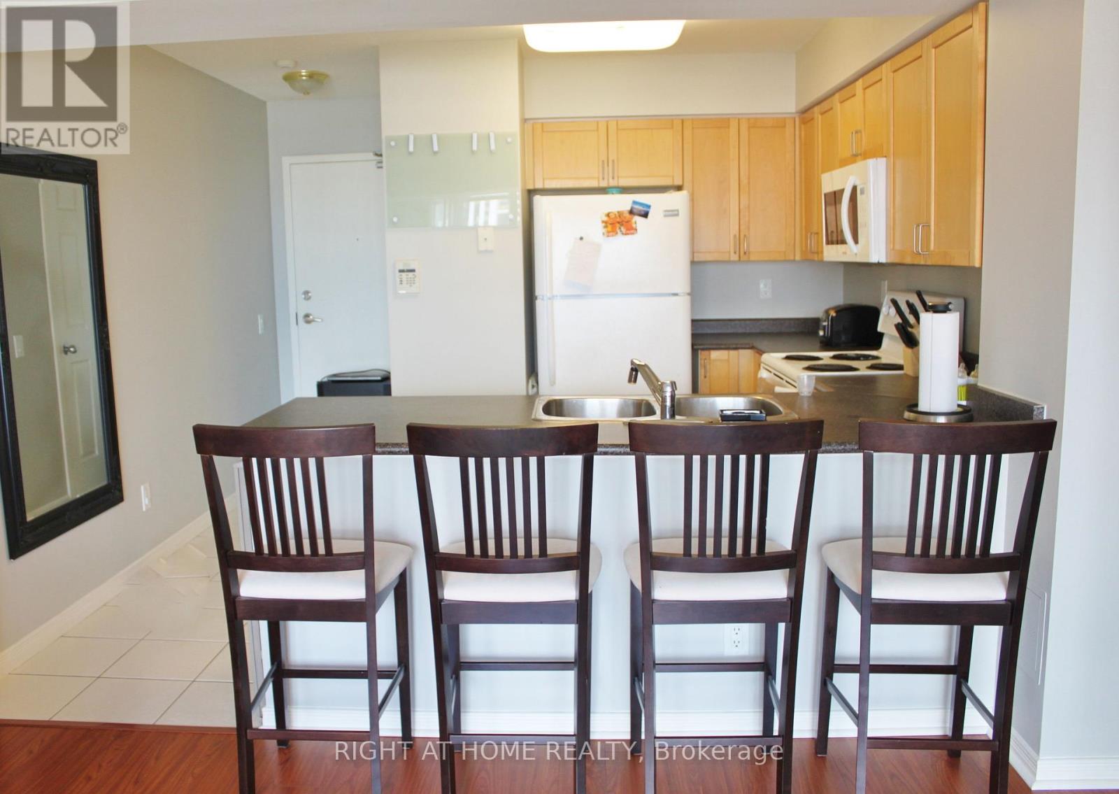 1601 - 28 Harrison Garden Boulevard, Toronto, Ontario  M2N 7B5 - Photo 3 - C13516620