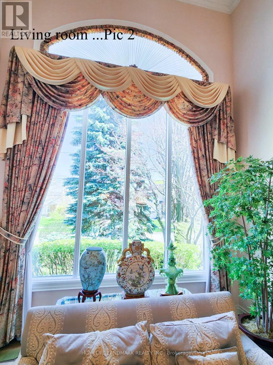 16 Lawnview Drive, Toronto, Ontario  M2N 5J8 - Photo 13 - C13516622