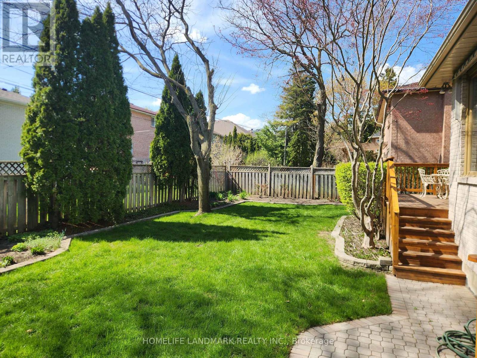 16 Lawnview Drive, Toronto, Ontario  M2N 5J8 - Photo 3 - C13516622