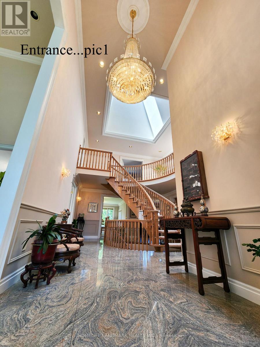 16 Lawnview Drive, Toronto, Ontario  M2N 5J8 - Photo 5 - C13516622