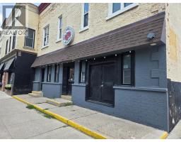 4196 PETROLIA LINE, Petrolia, Ontario