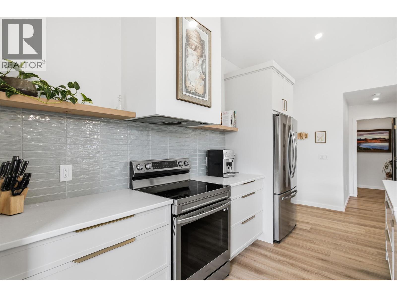 7111 Dunwaters Road, Kelowna, British Columbia  V1W 3W6 - Photo 8 - 10393270