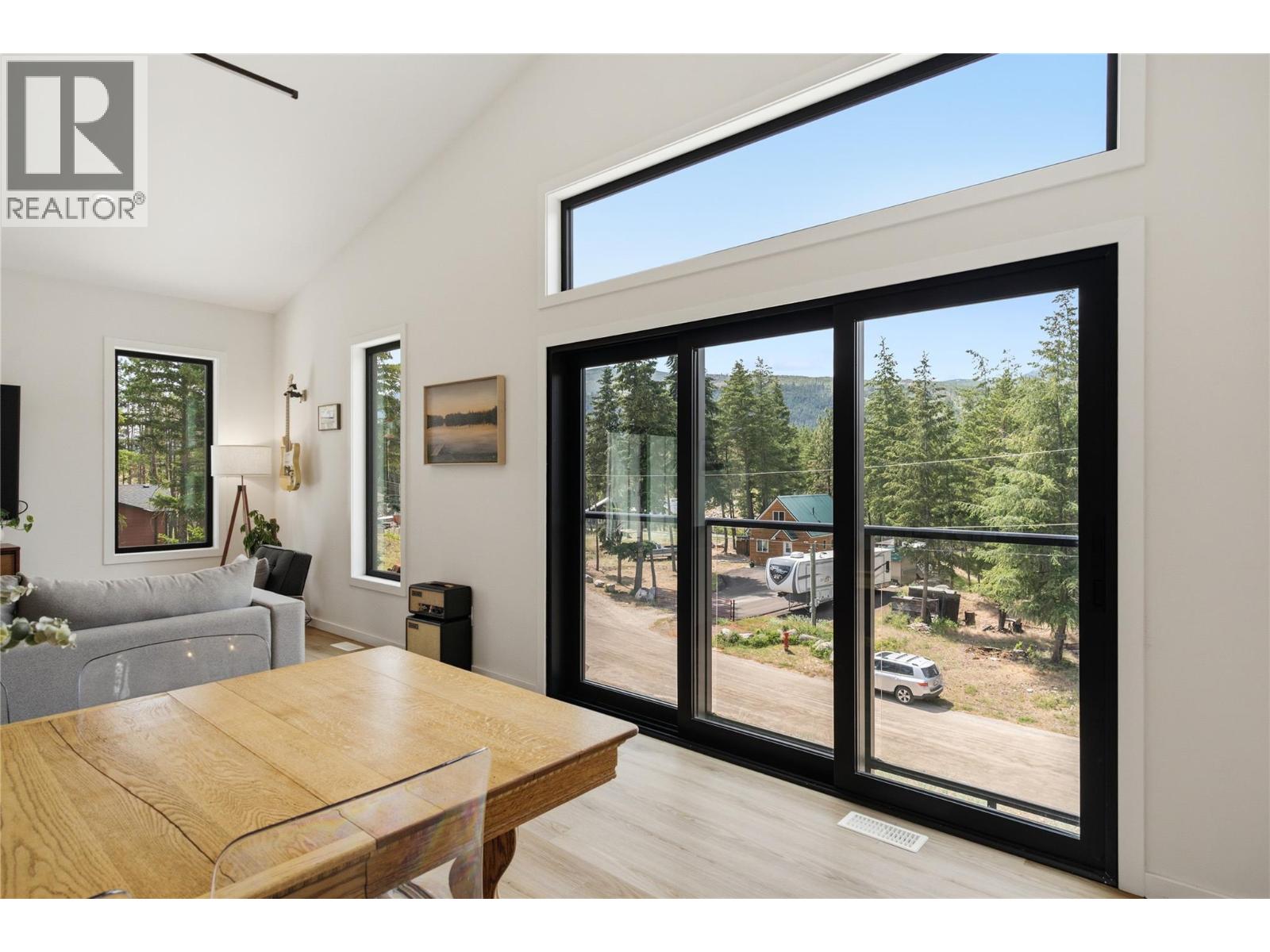 7111 Dunwaters Road, Kelowna, British Columbia  V1W 3W6 - Photo 11 - 10393270