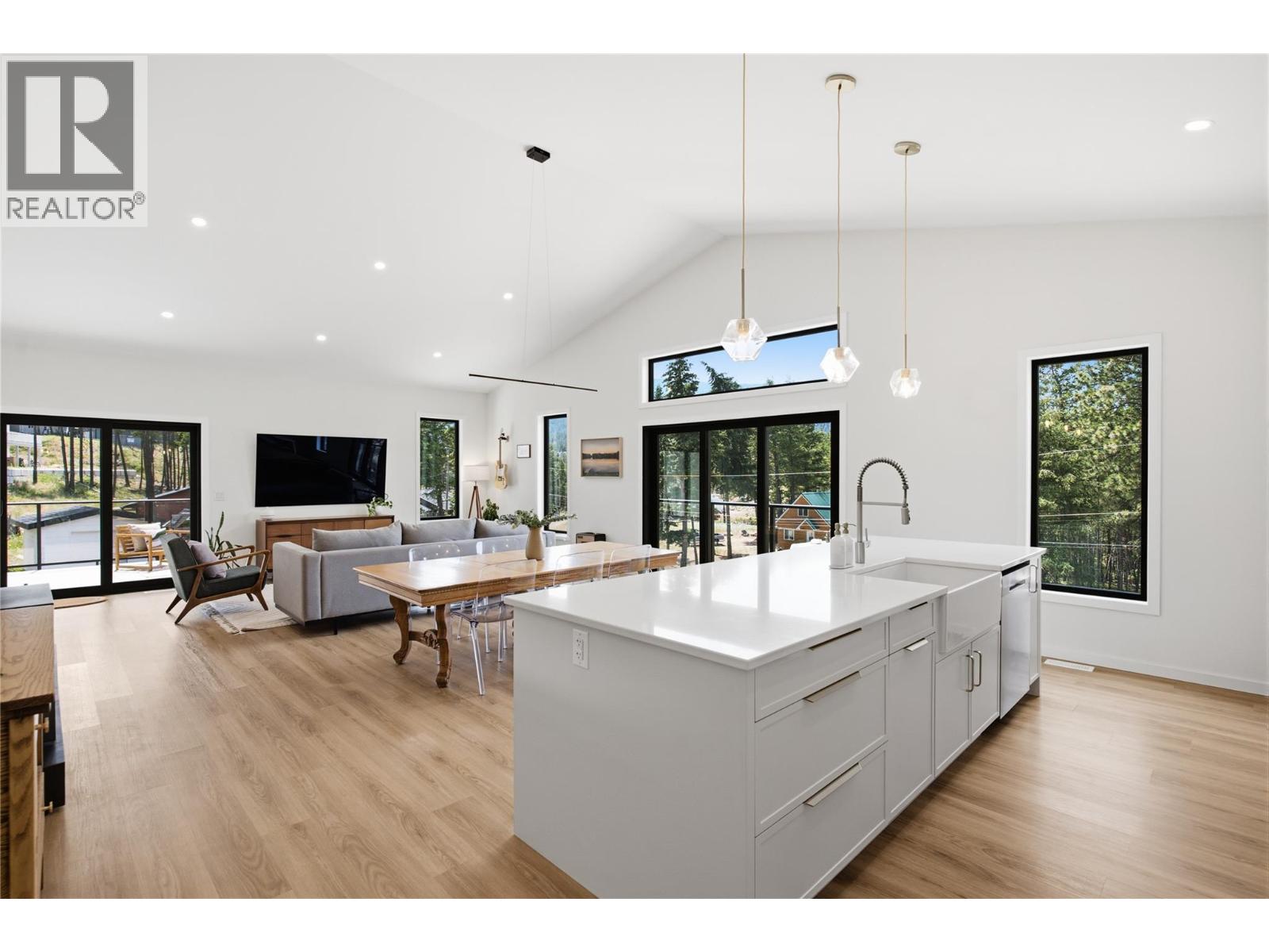 7111 Dunwaters Road, Kelowna, British Columbia  V1W 3W6 - Photo 5 - 10393270